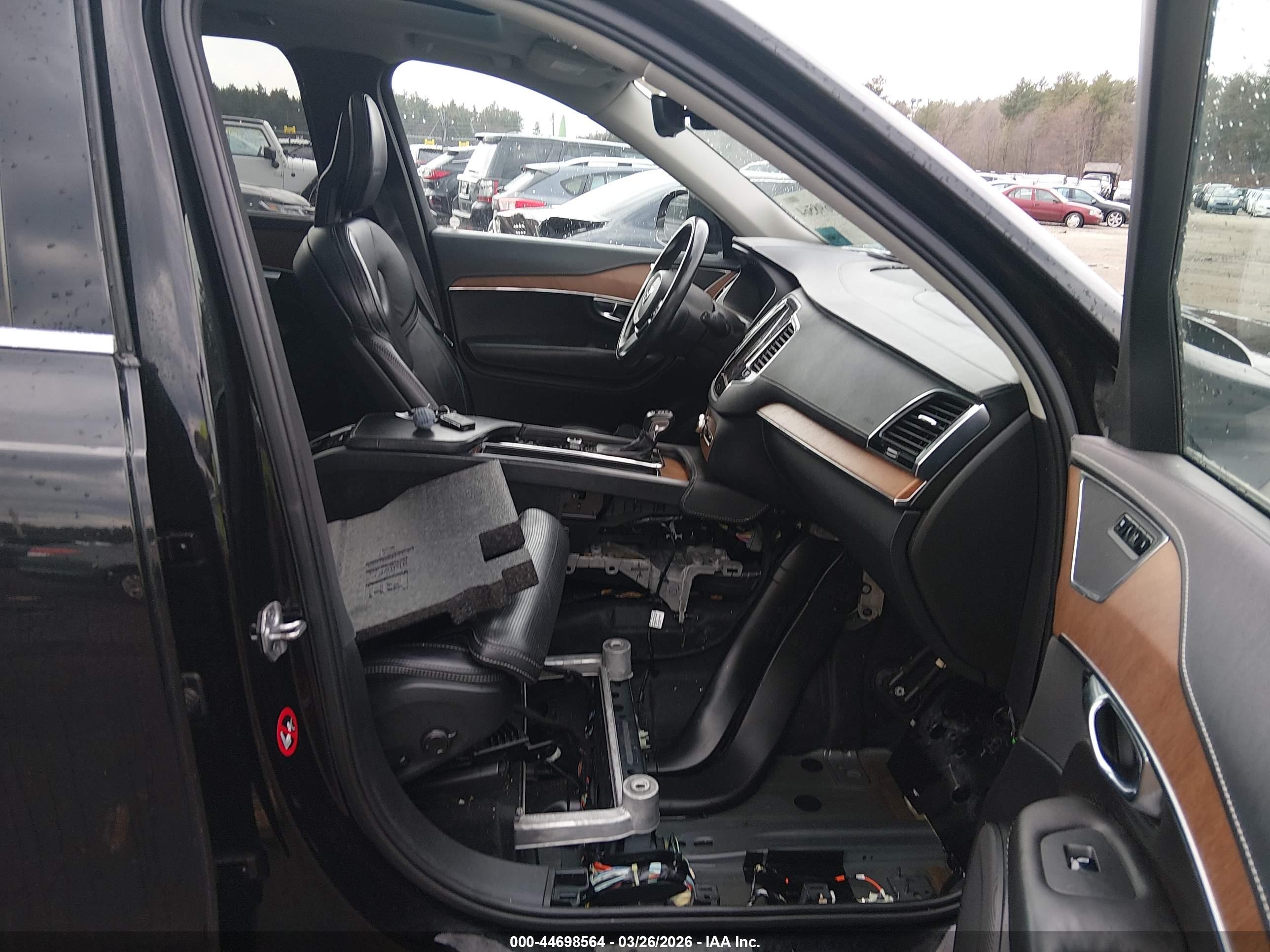 VOLVO XC90 image 5