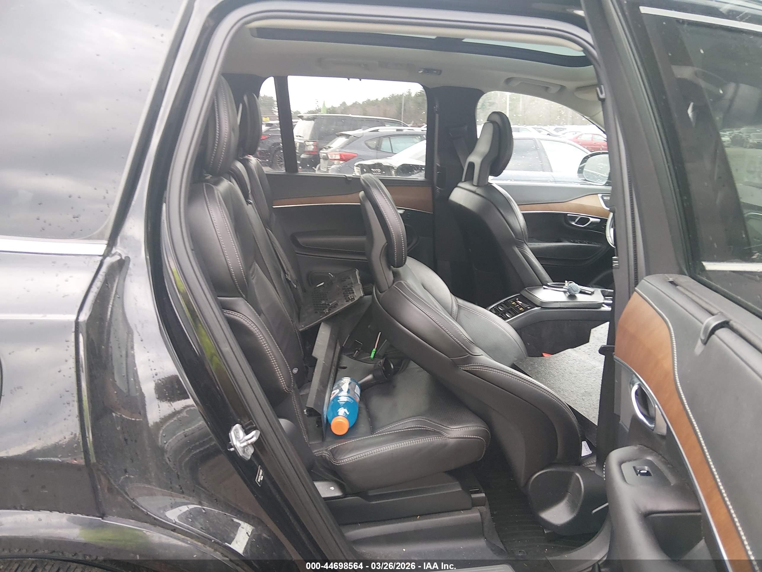 VOLVO XC90 image 8