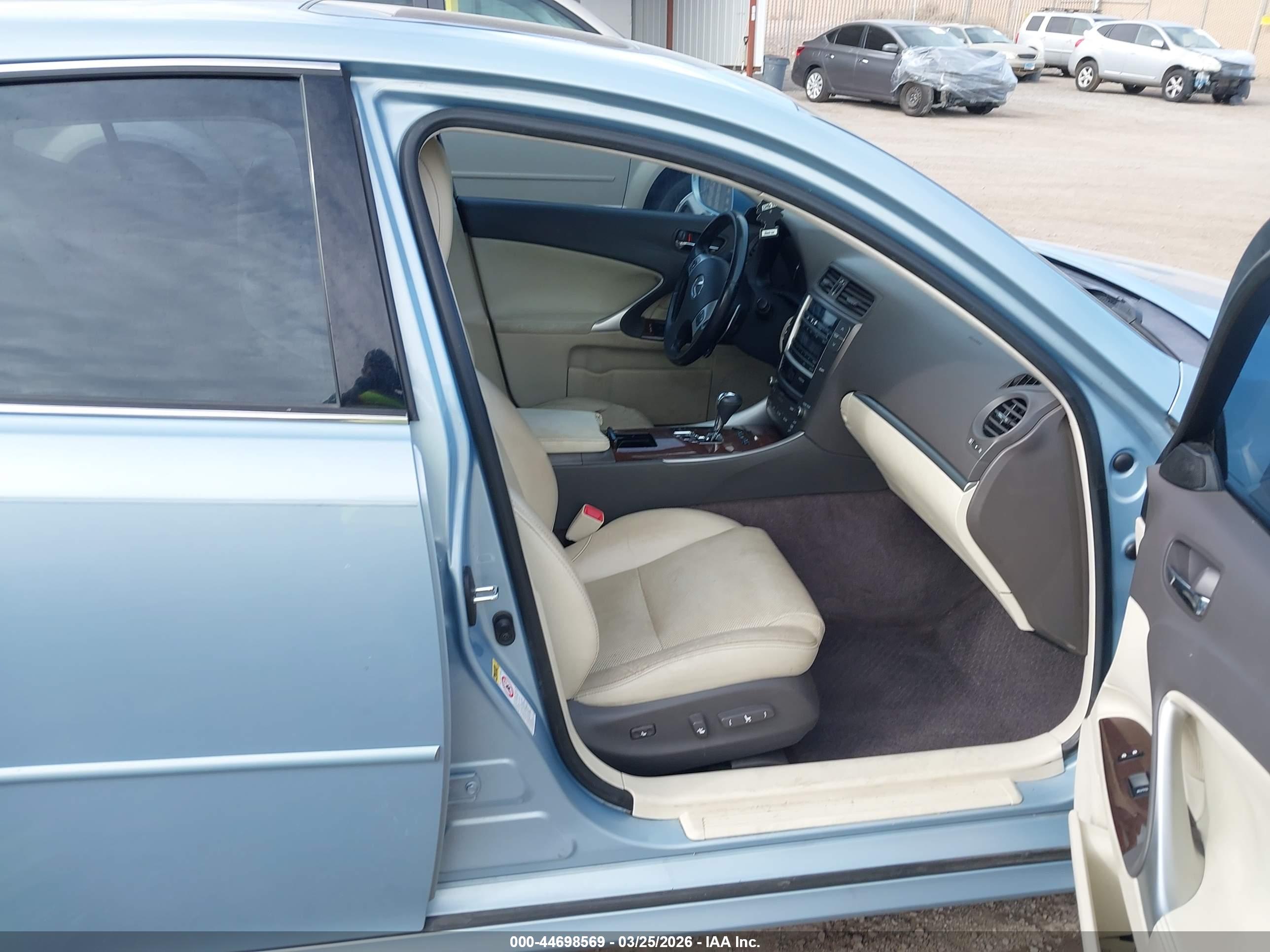 LEXUS IS image 5