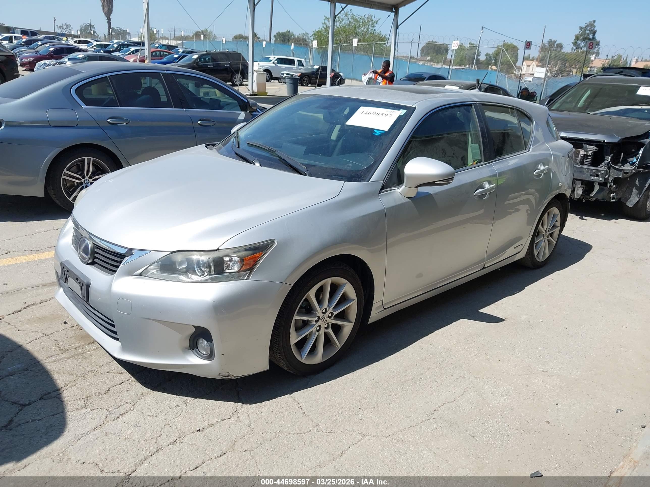 LEXUS CT image 2