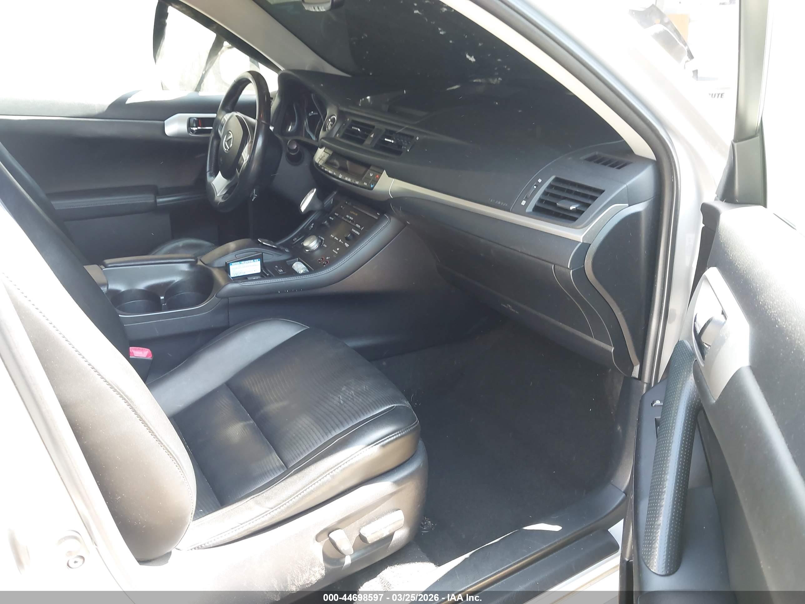 LEXUS CT image 5