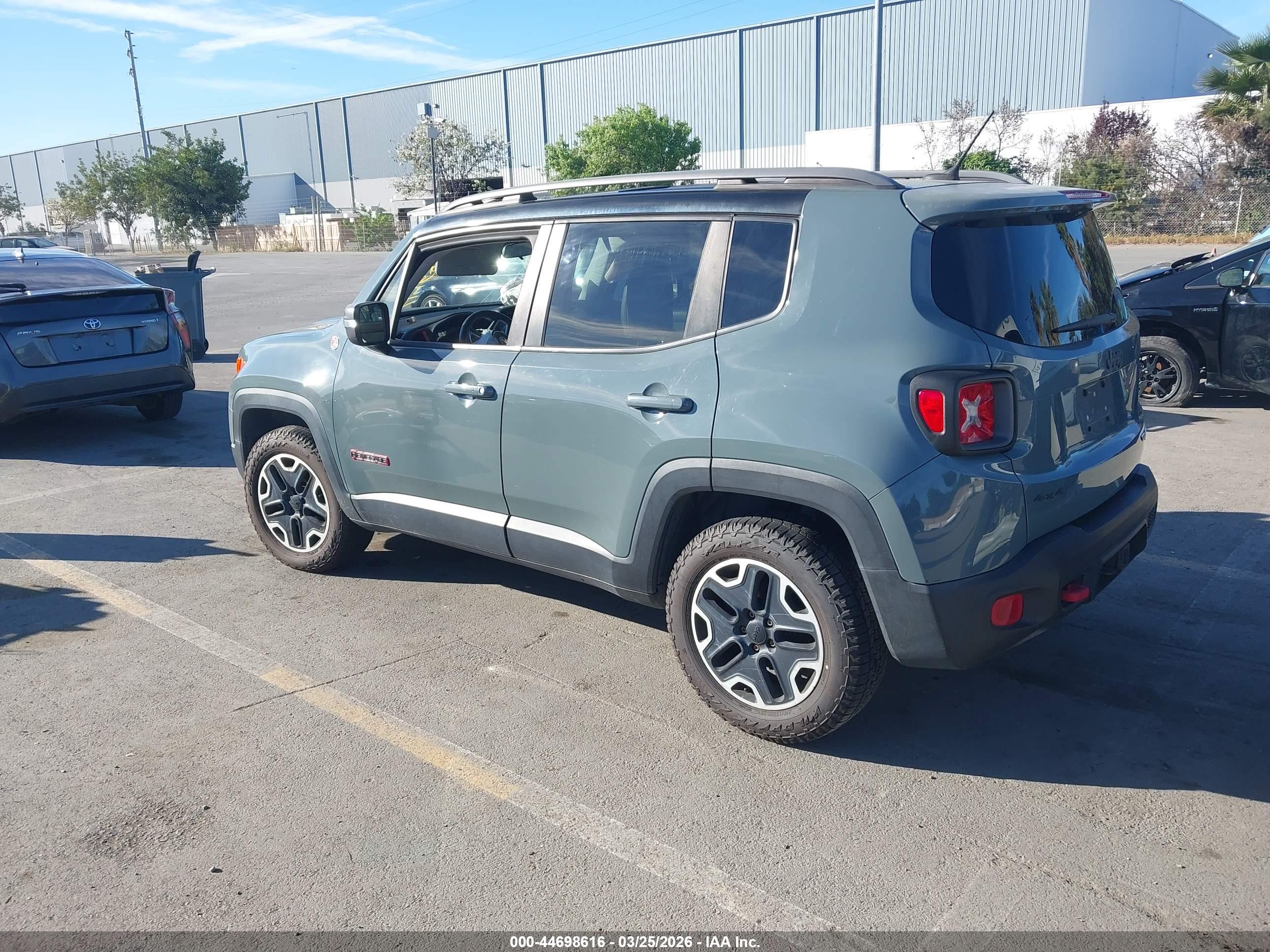 JEEP RENEGADE image 3