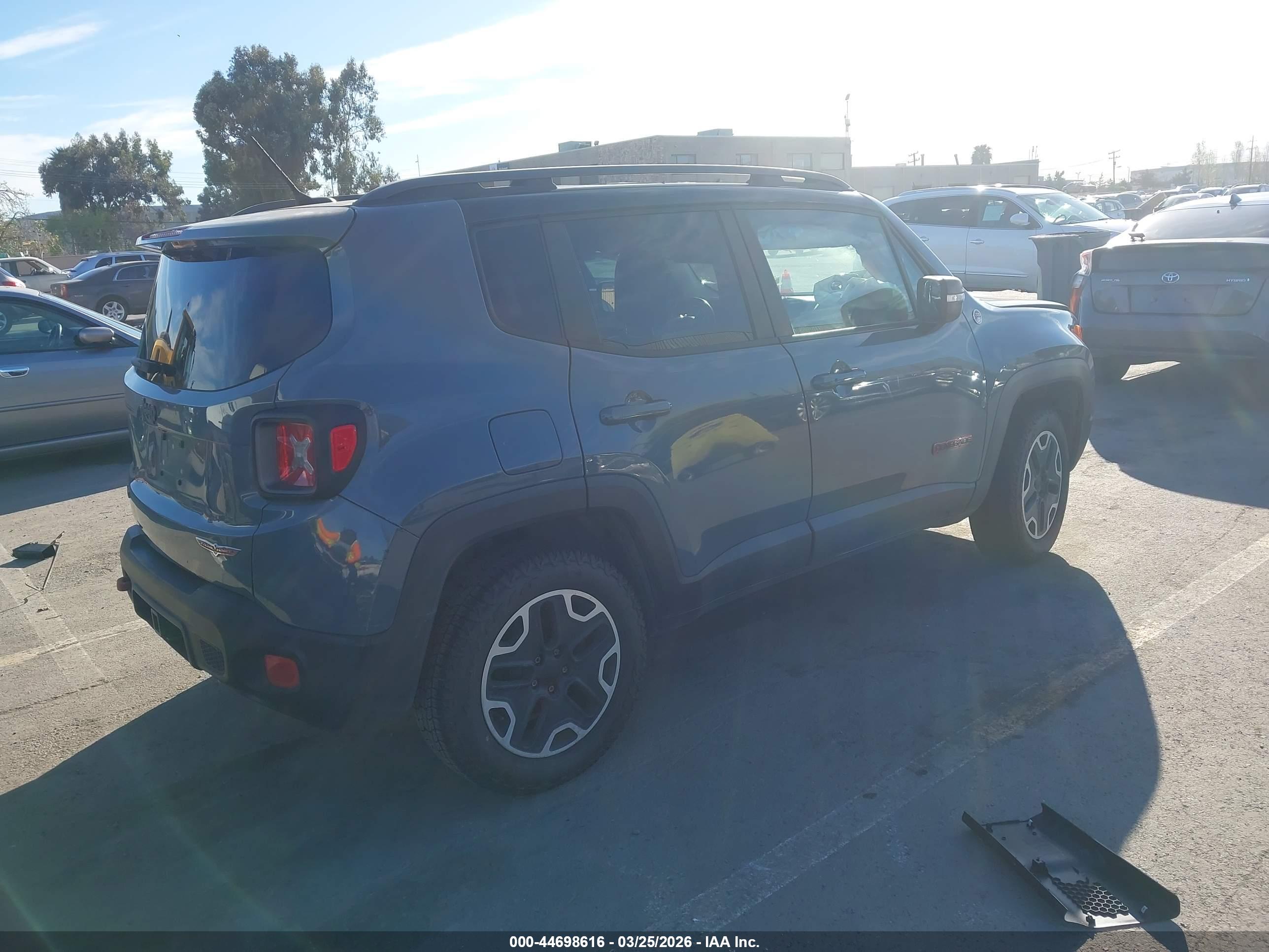 JEEP RENEGADE image 4