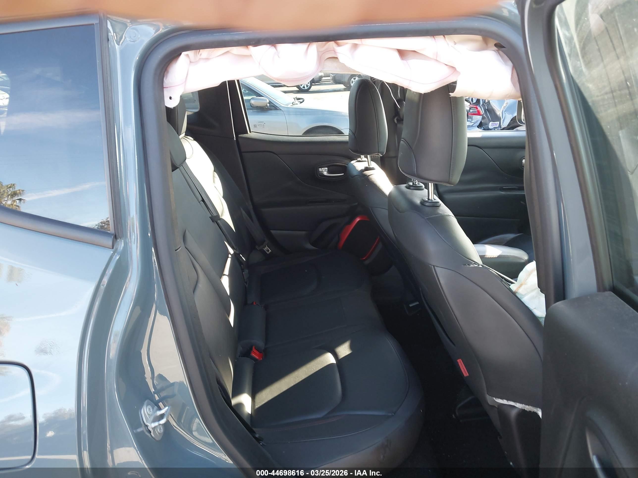 JEEP RENEGADE image 8