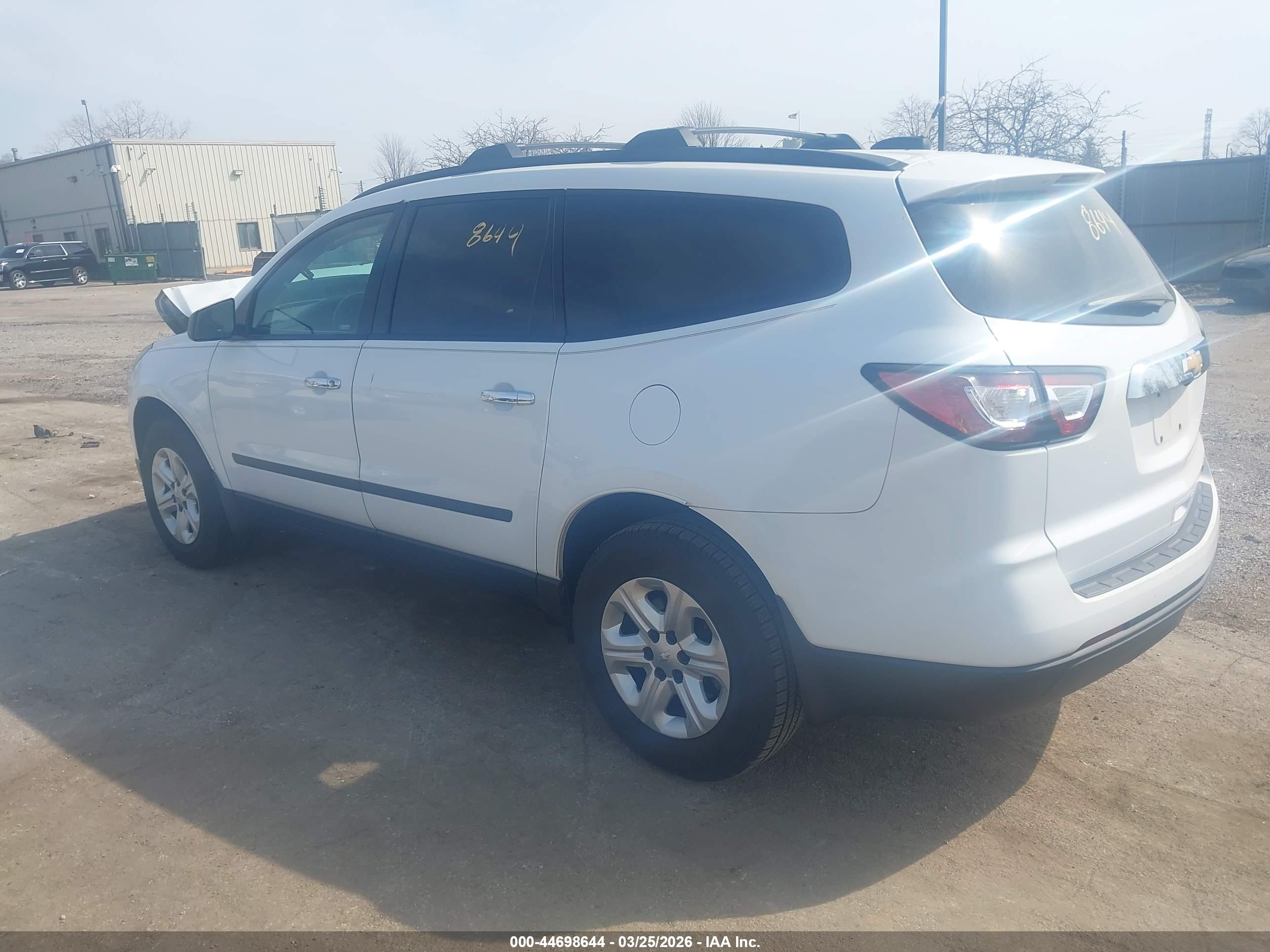 CHEVROLET TRAVERSE image 3