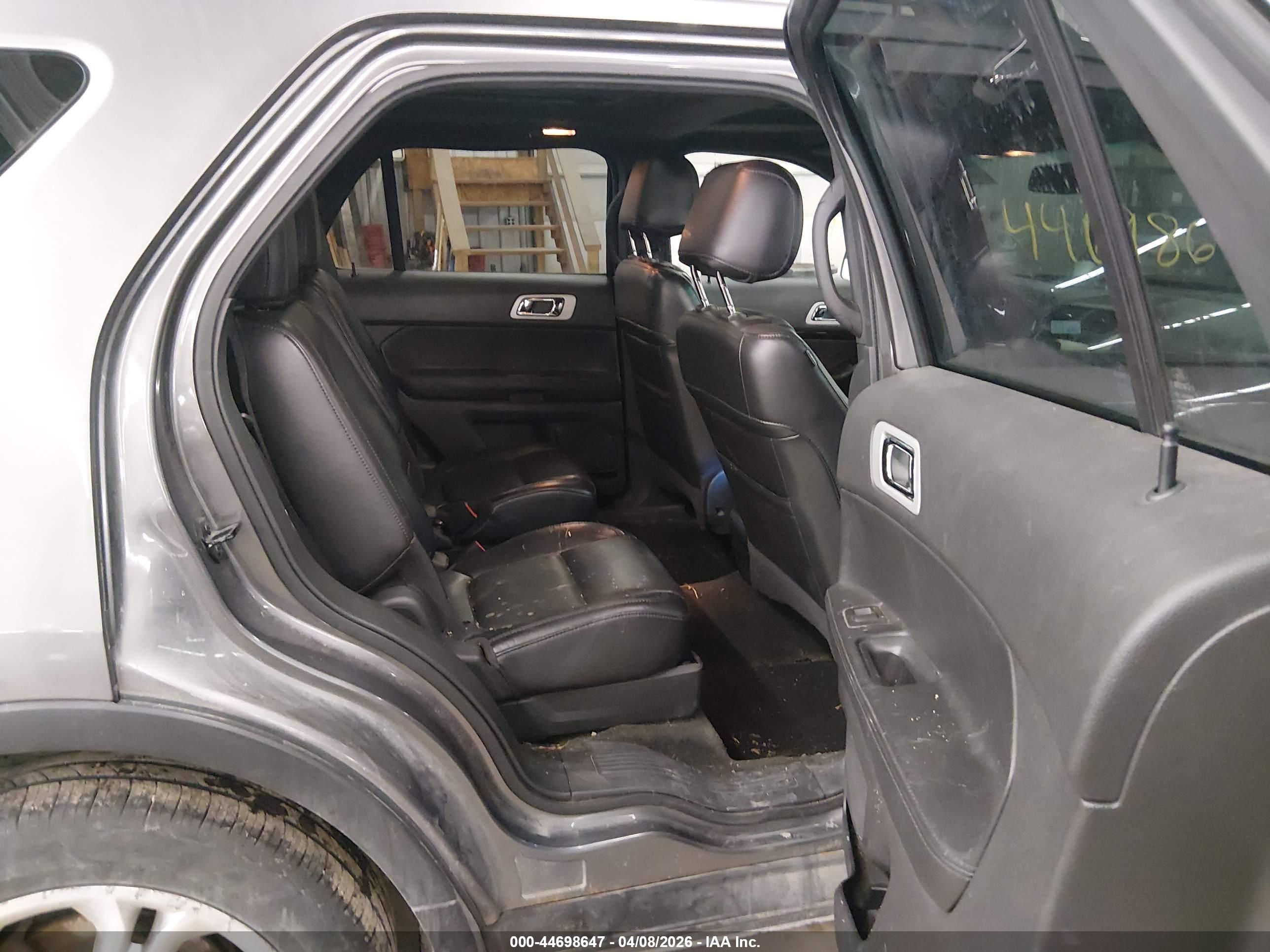 FORD EXPLORER image 8