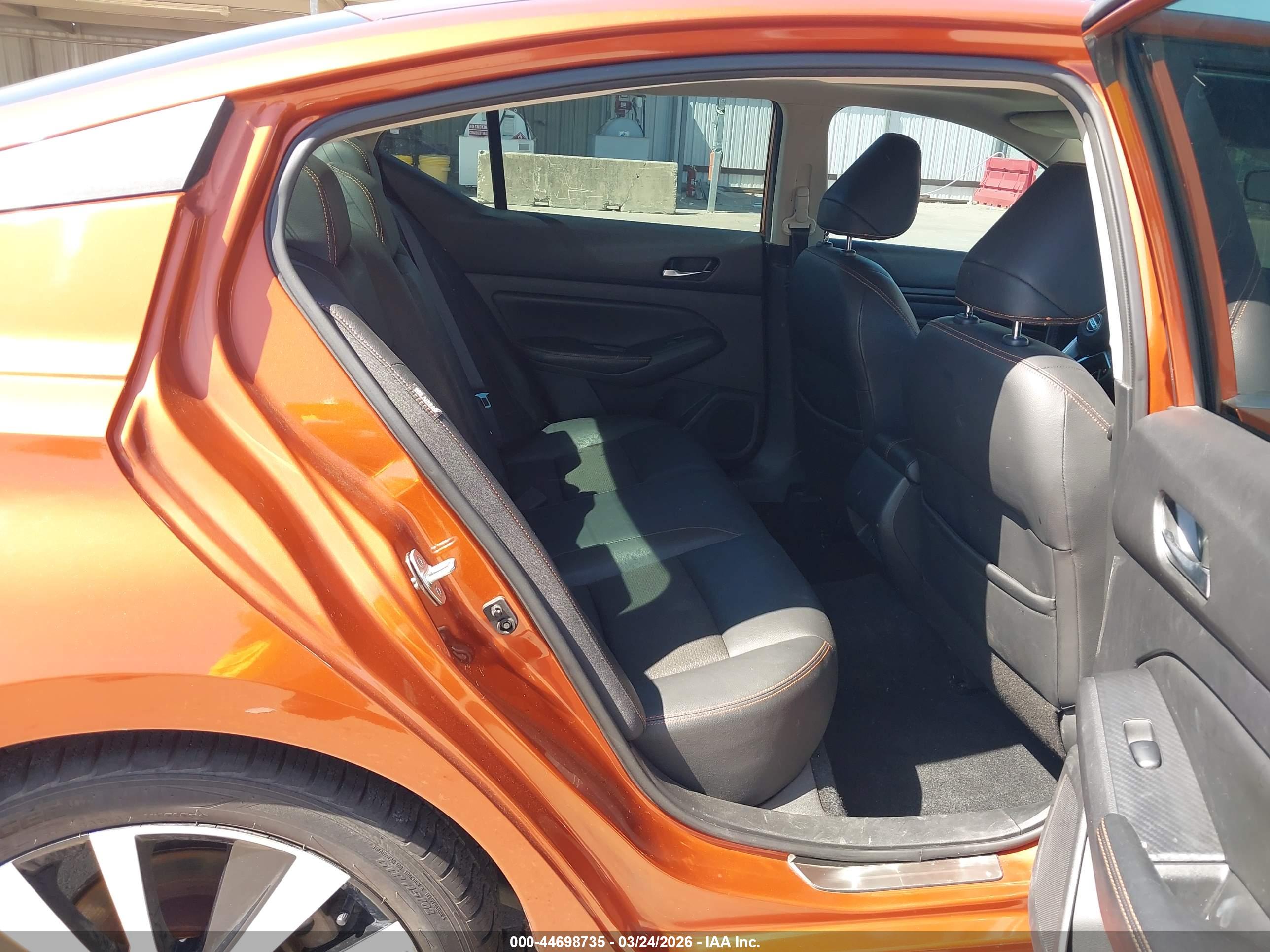 NISSAN ALTIMA image 8