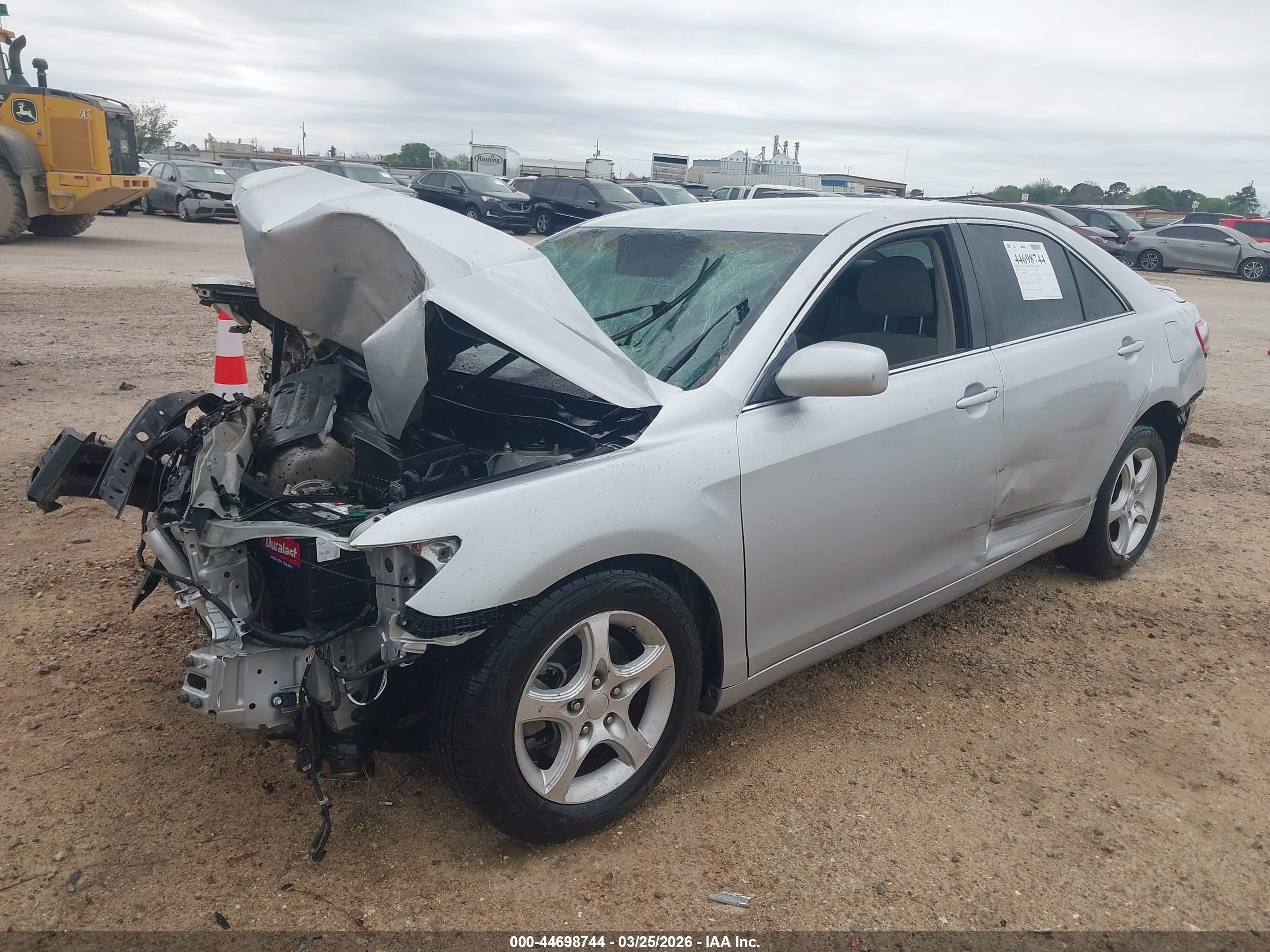 TOYOTA CAMRY image 2