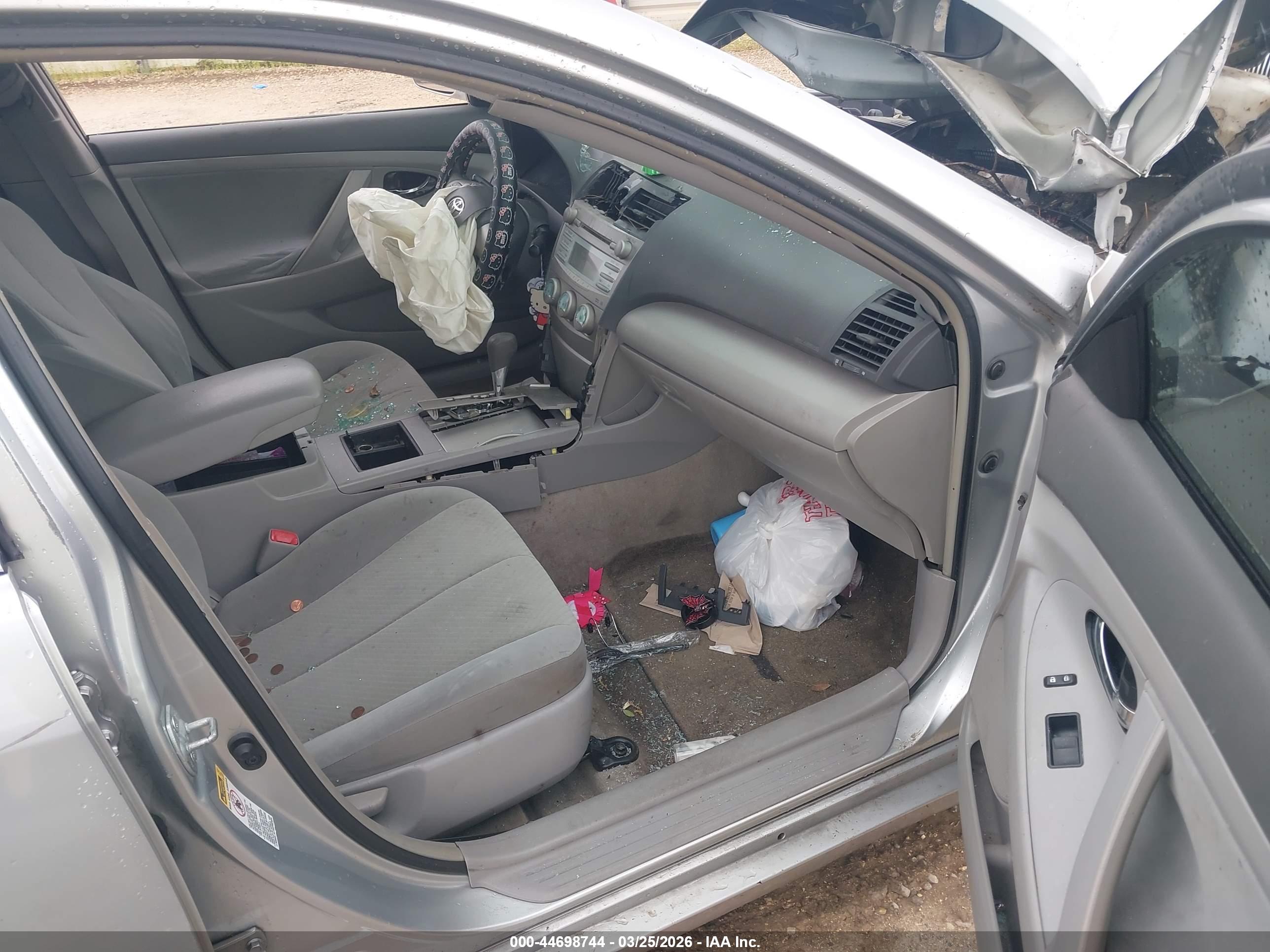 TOYOTA CAMRY image 5