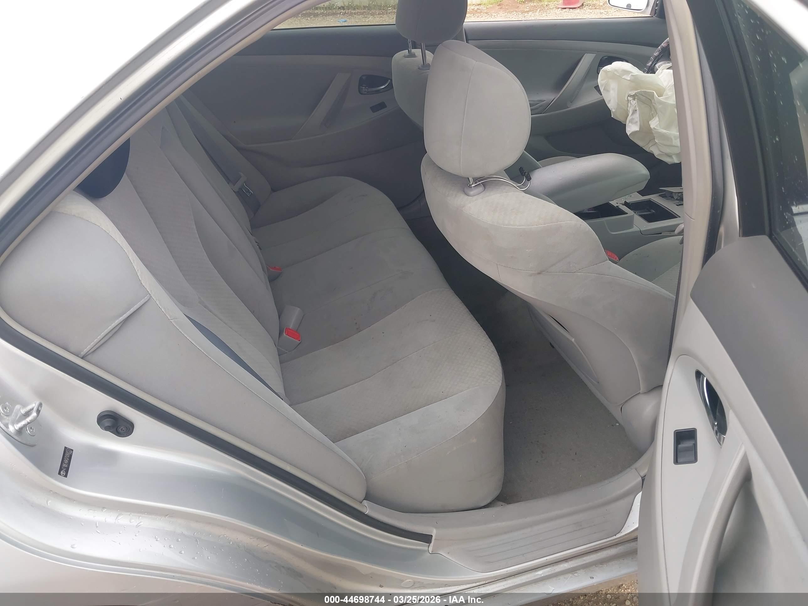 TOYOTA CAMRY image 8