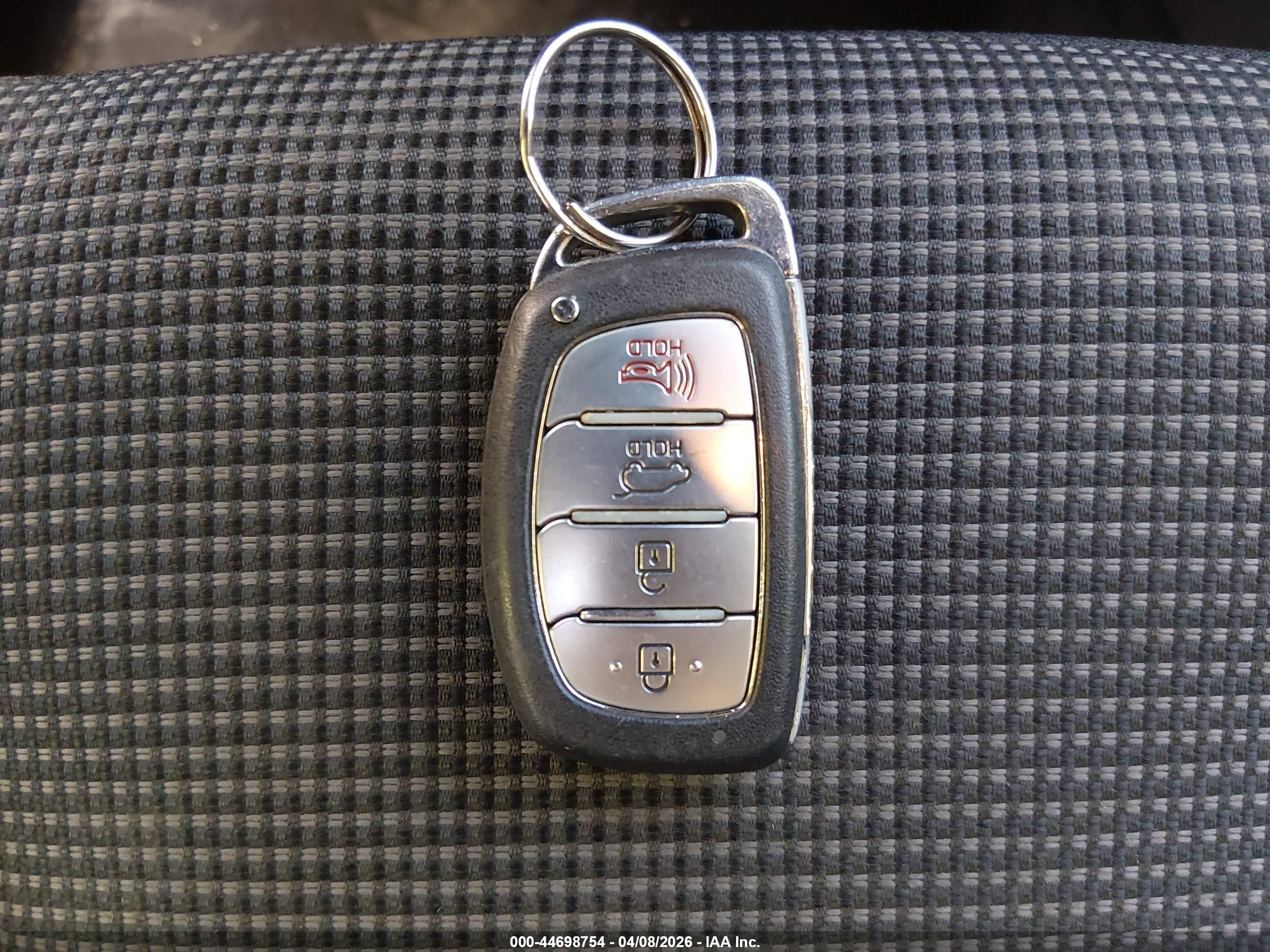 HYUNDAI ELANTRA image 11