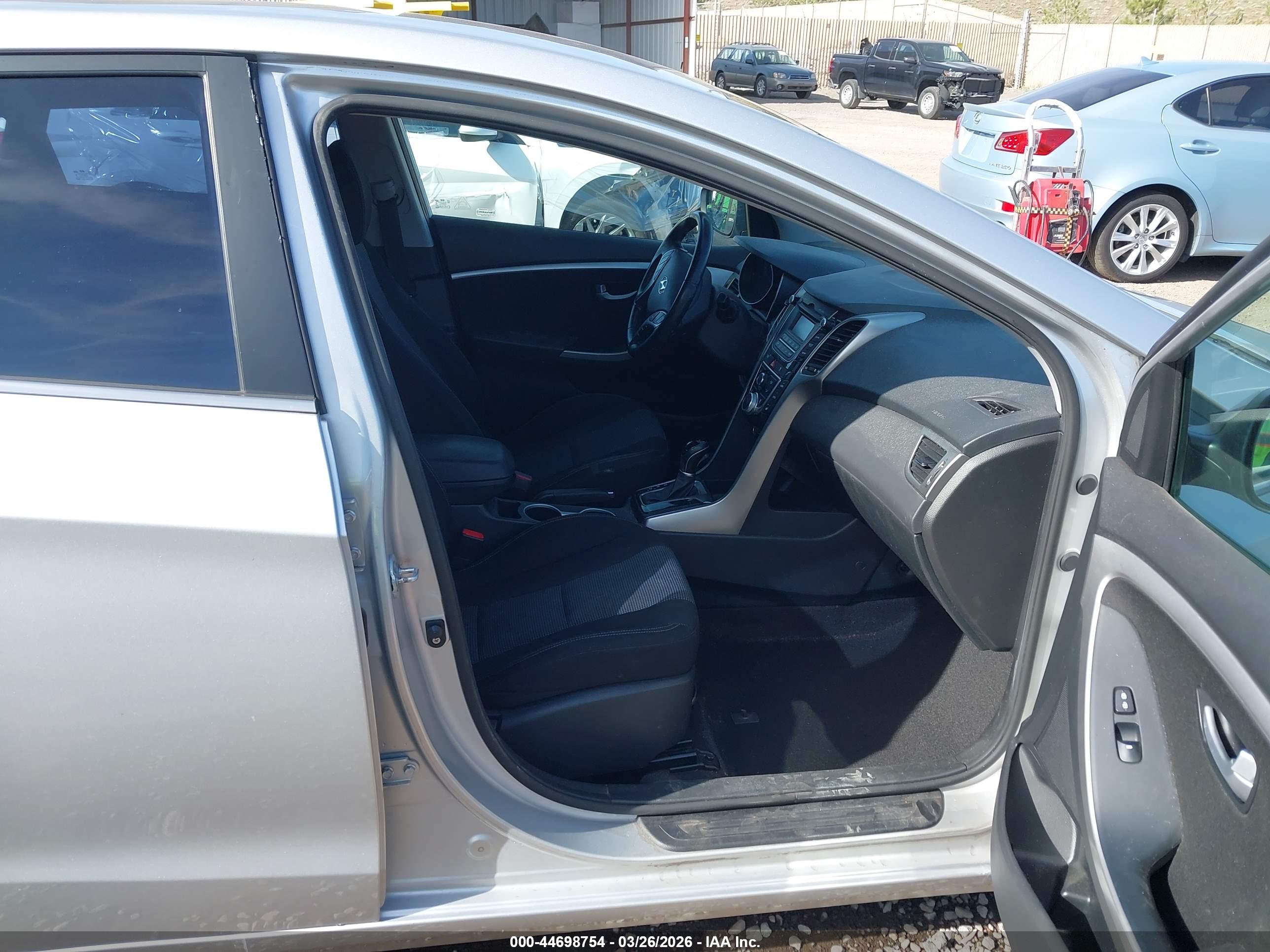 HYUNDAI ELANTRA image 5