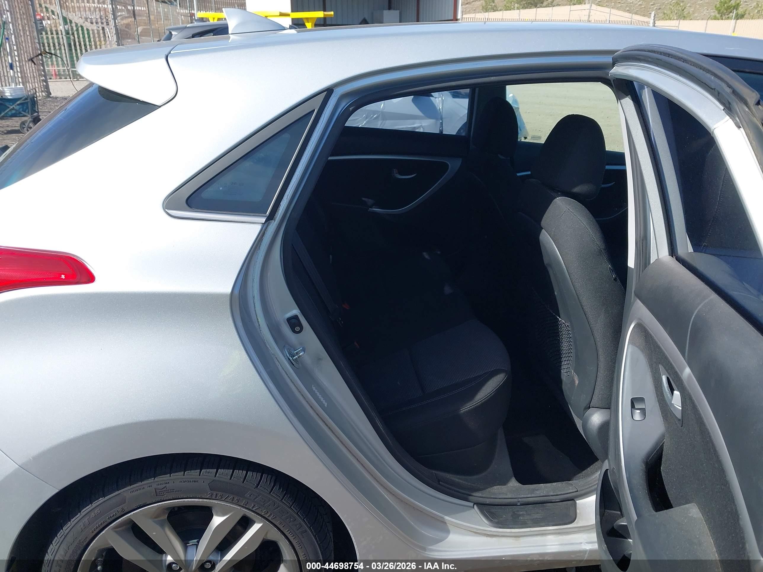 HYUNDAI ELANTRA image 8