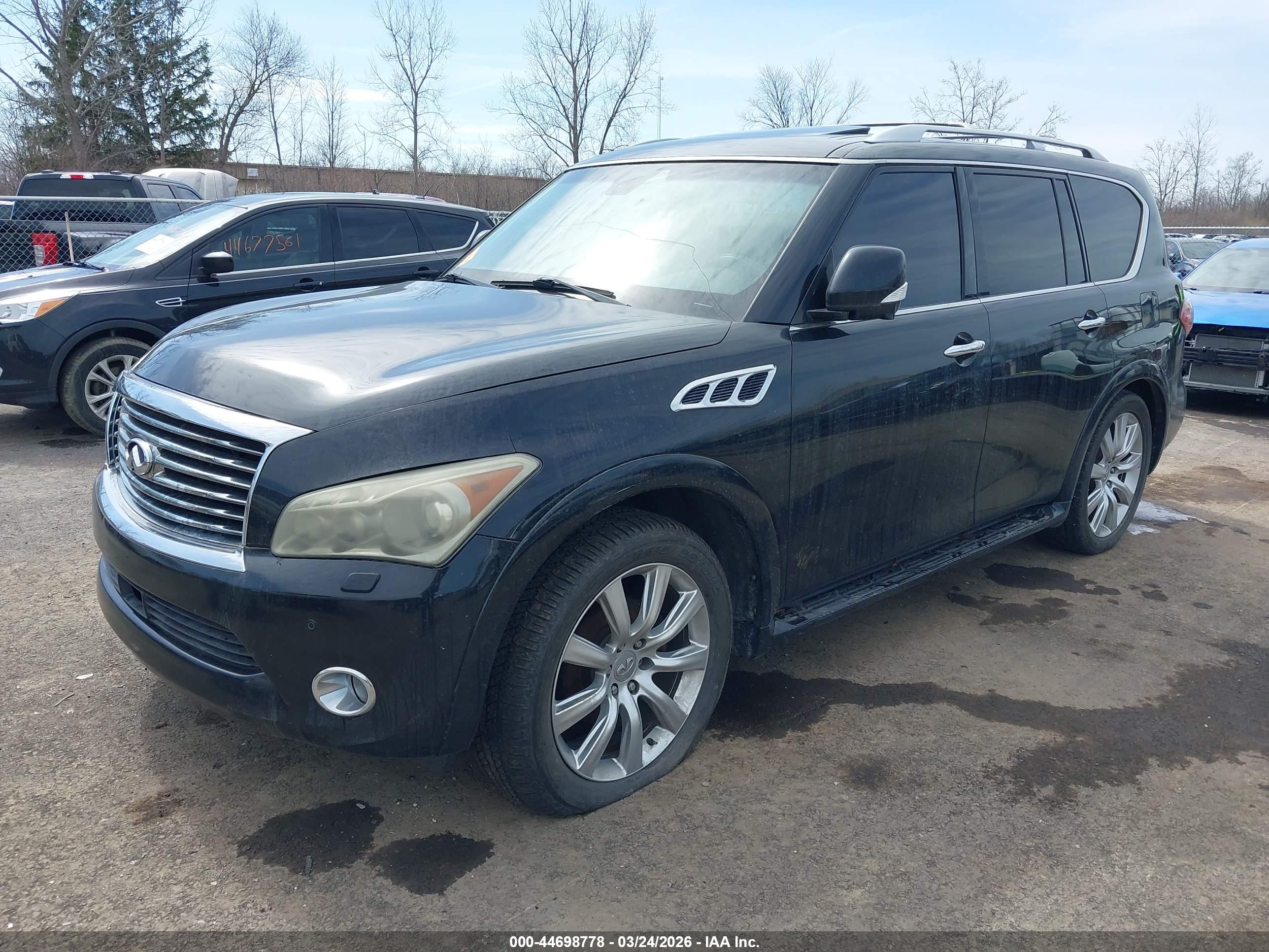 INFINITI QX56 image 2