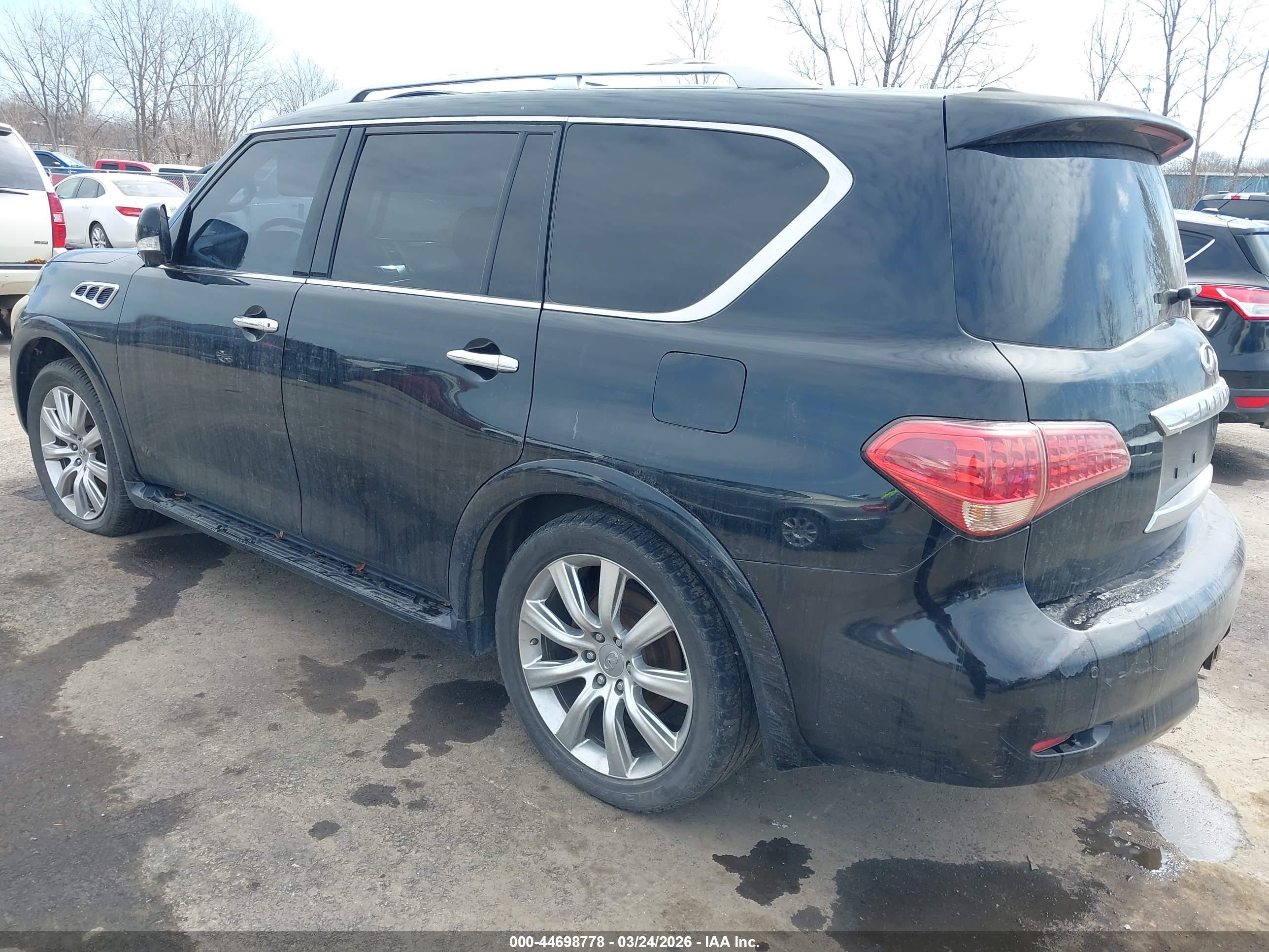 INFINITI QX56 image 3