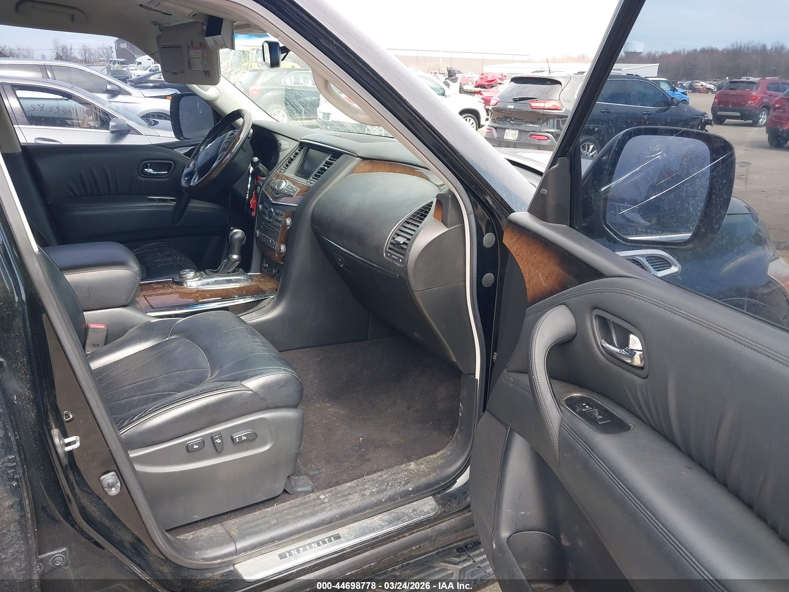 INFINITI QX56 image 5