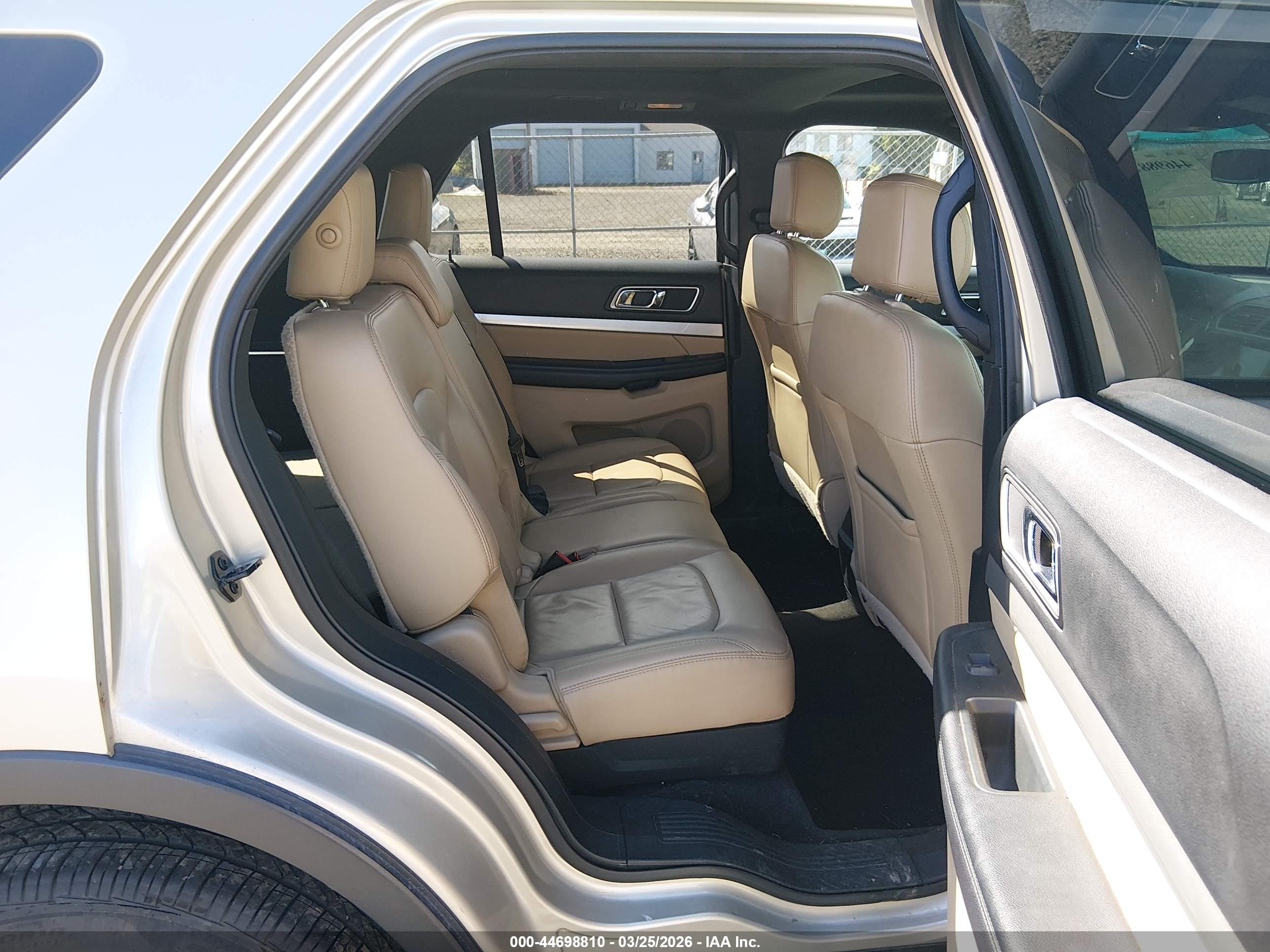 FORD EXPLORER image 8