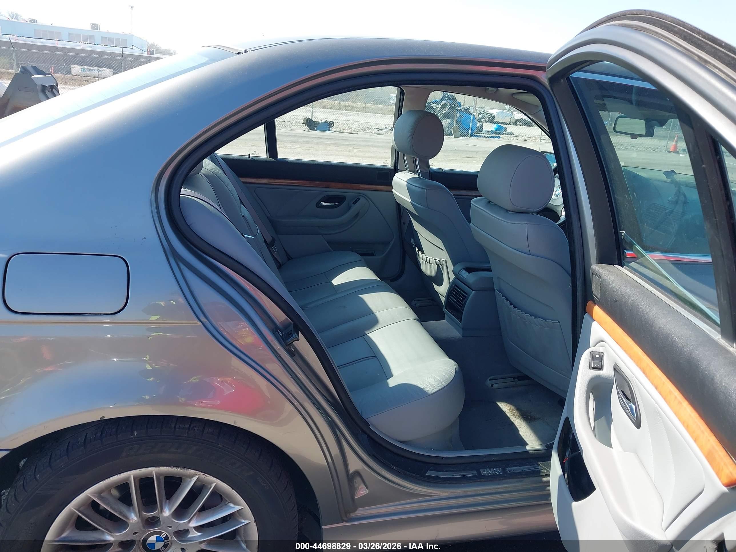 BMW 530IA image 8