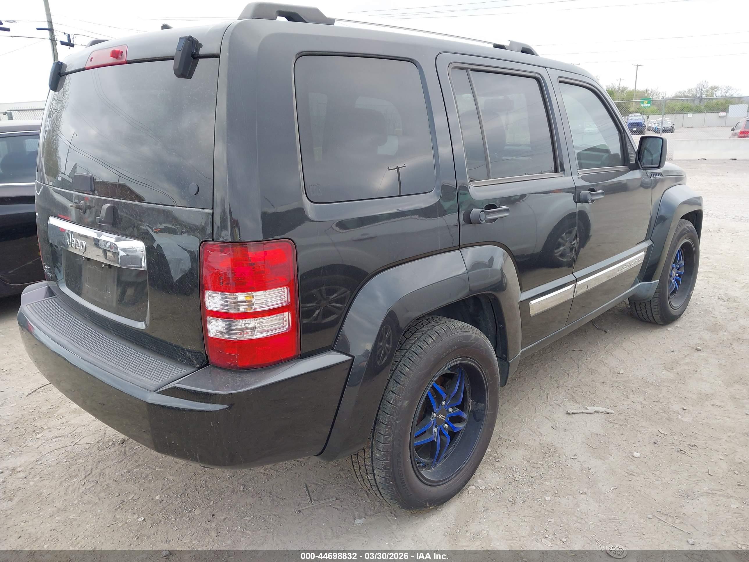 JEEP LIBERTY image 4