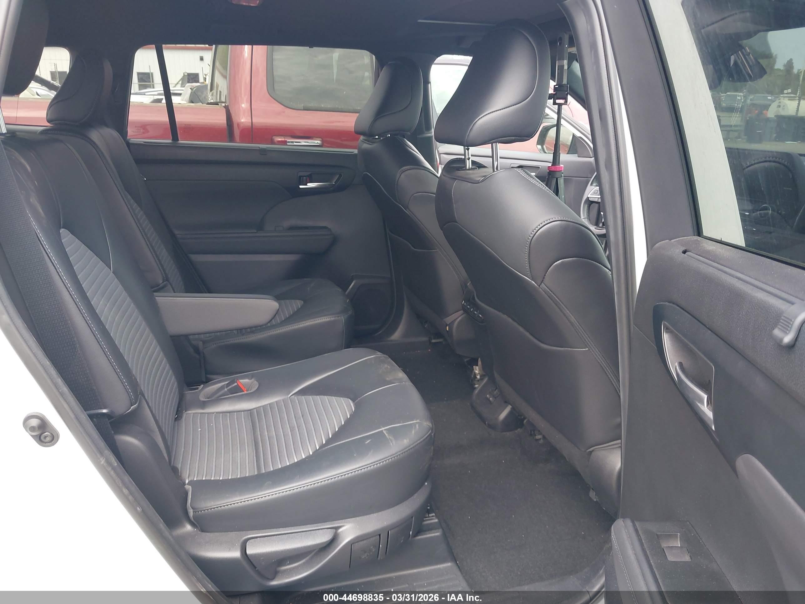 TOYOTA HIGHLANDER image 8