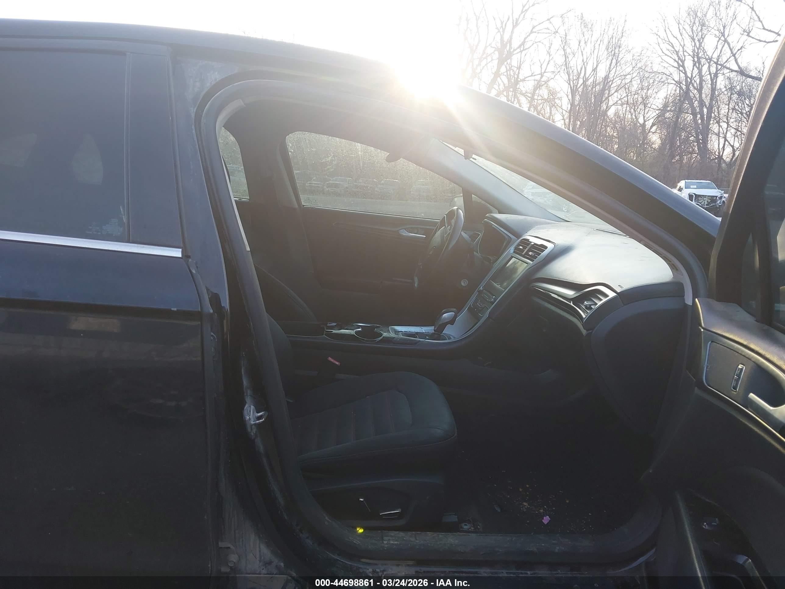 FORD FUSION image 5