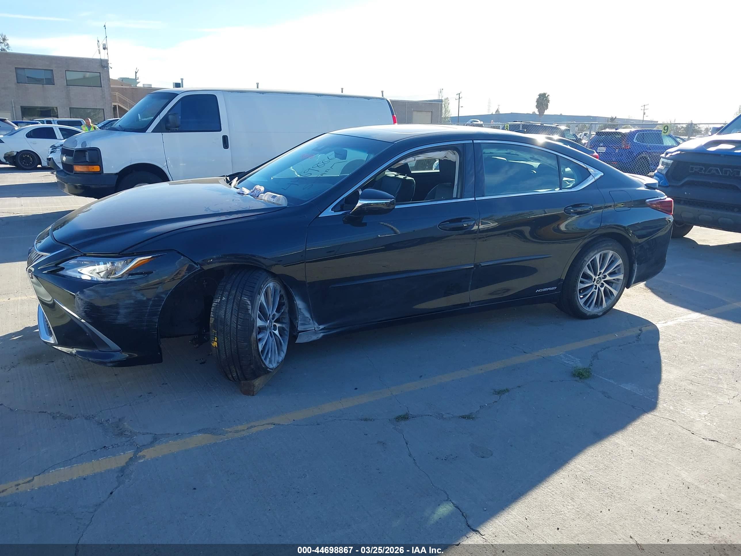 LEXUS ES image 2
