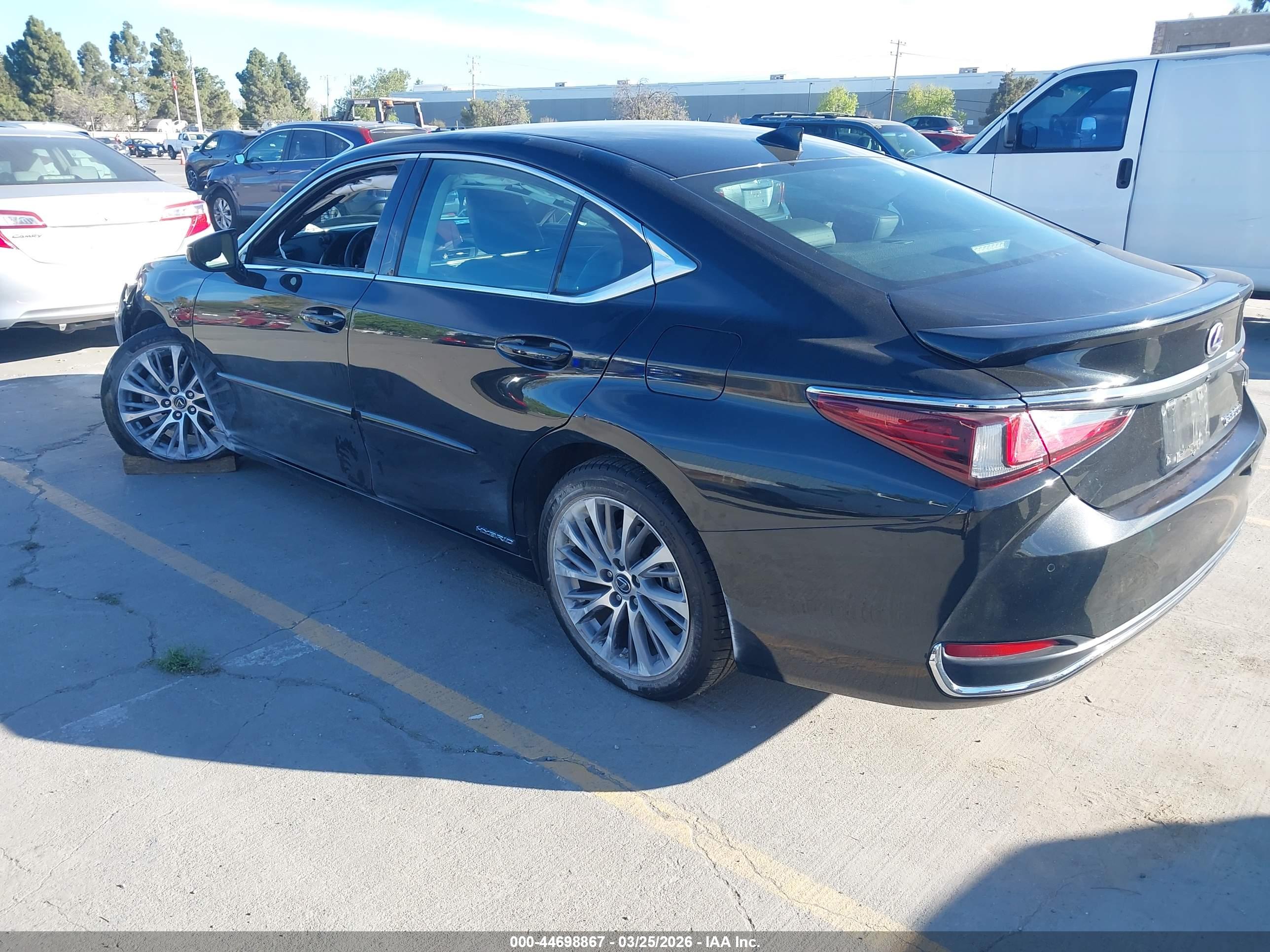 LEXUS ES image 3