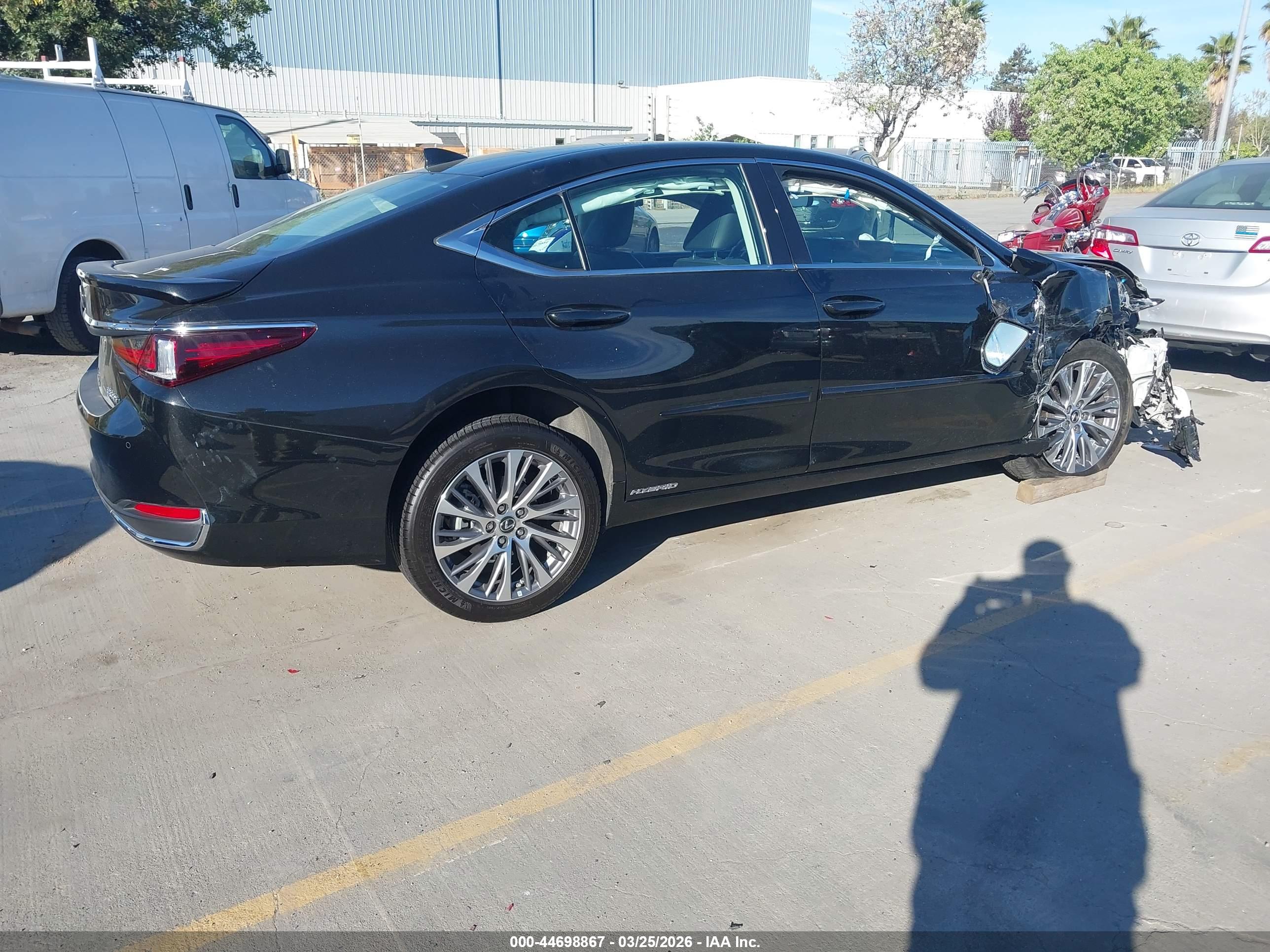 LEXUS ES image 4