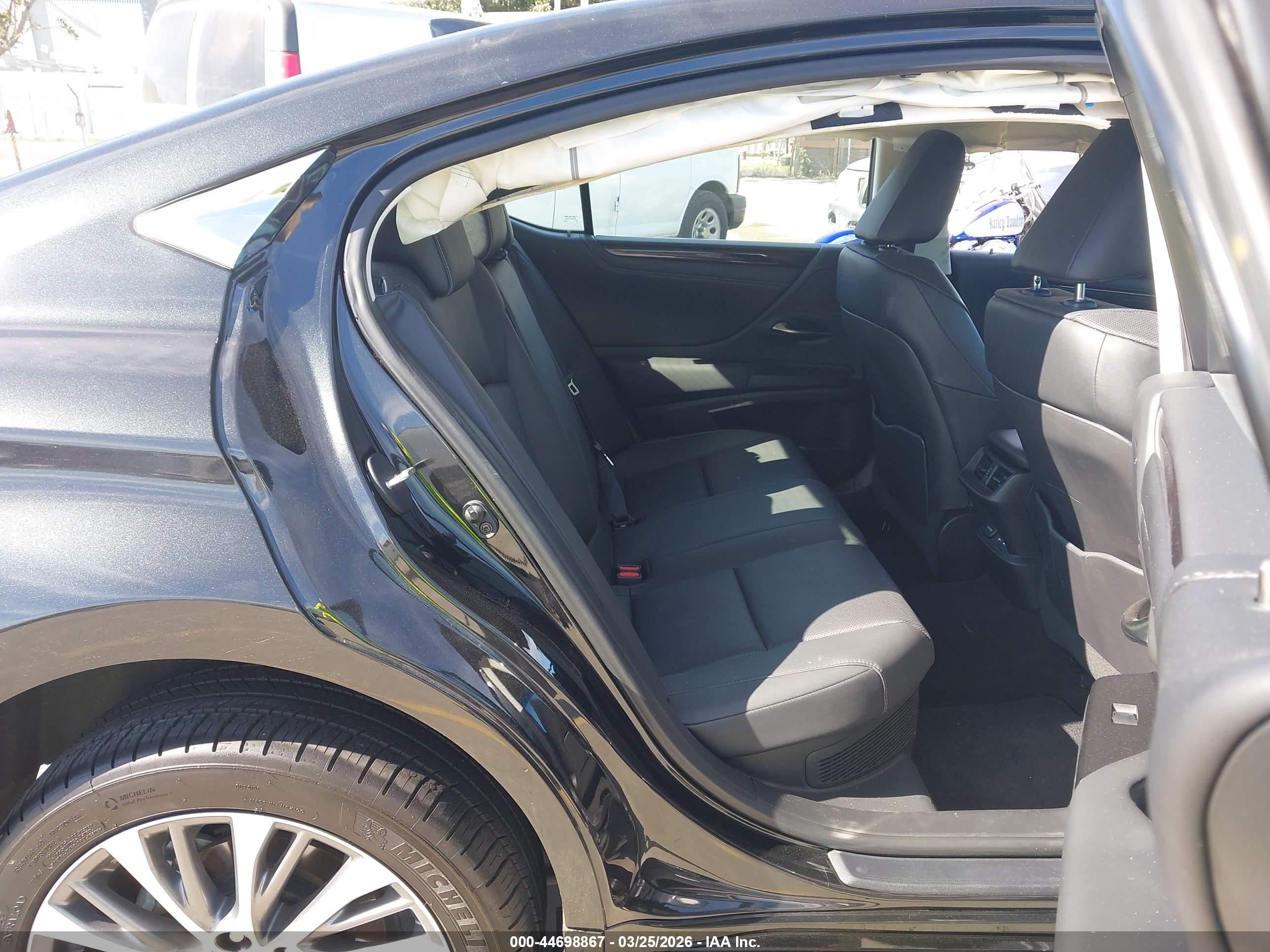 LEXUS ES image 8