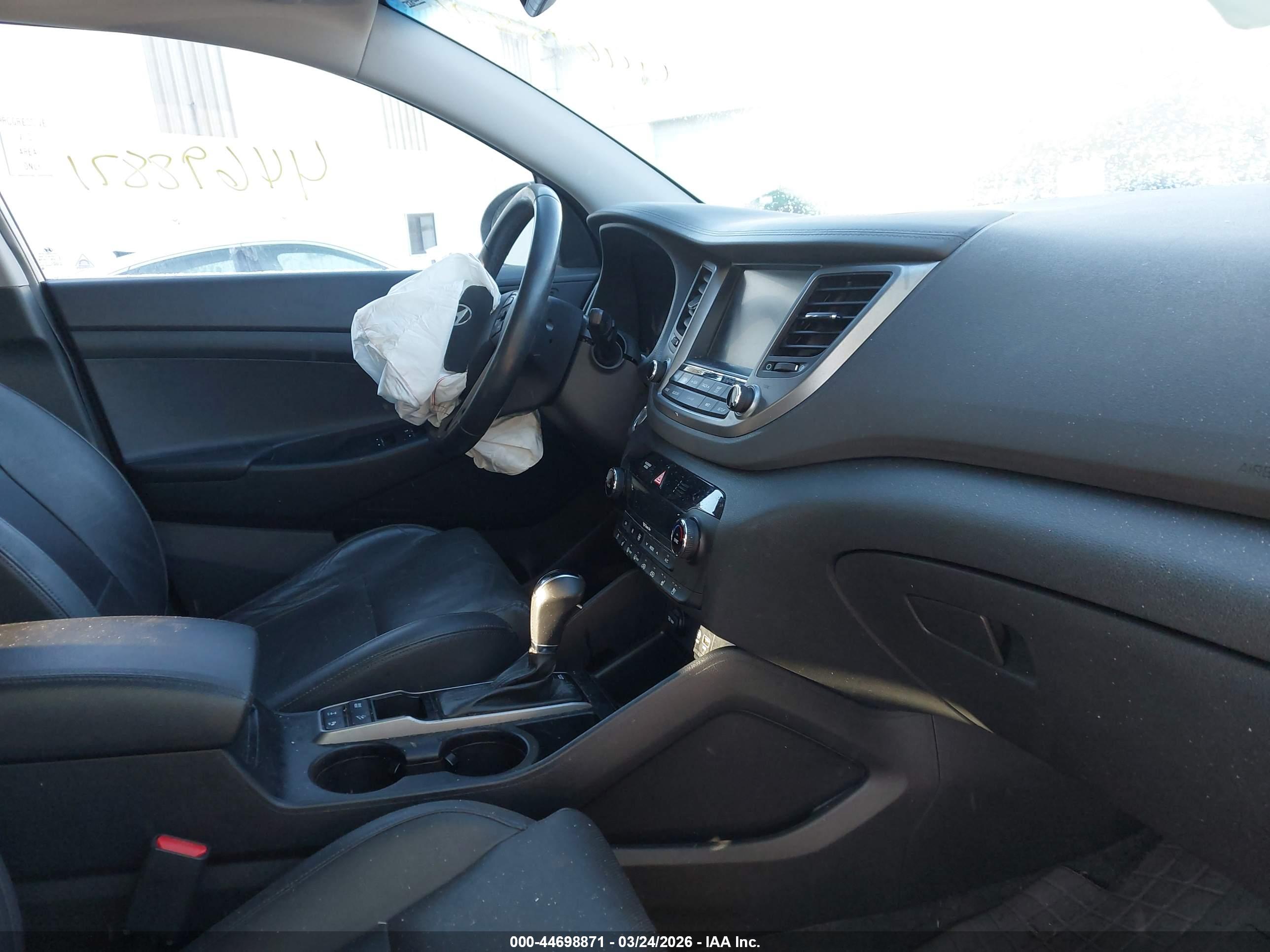 HYUNDAI TUCSON image 5