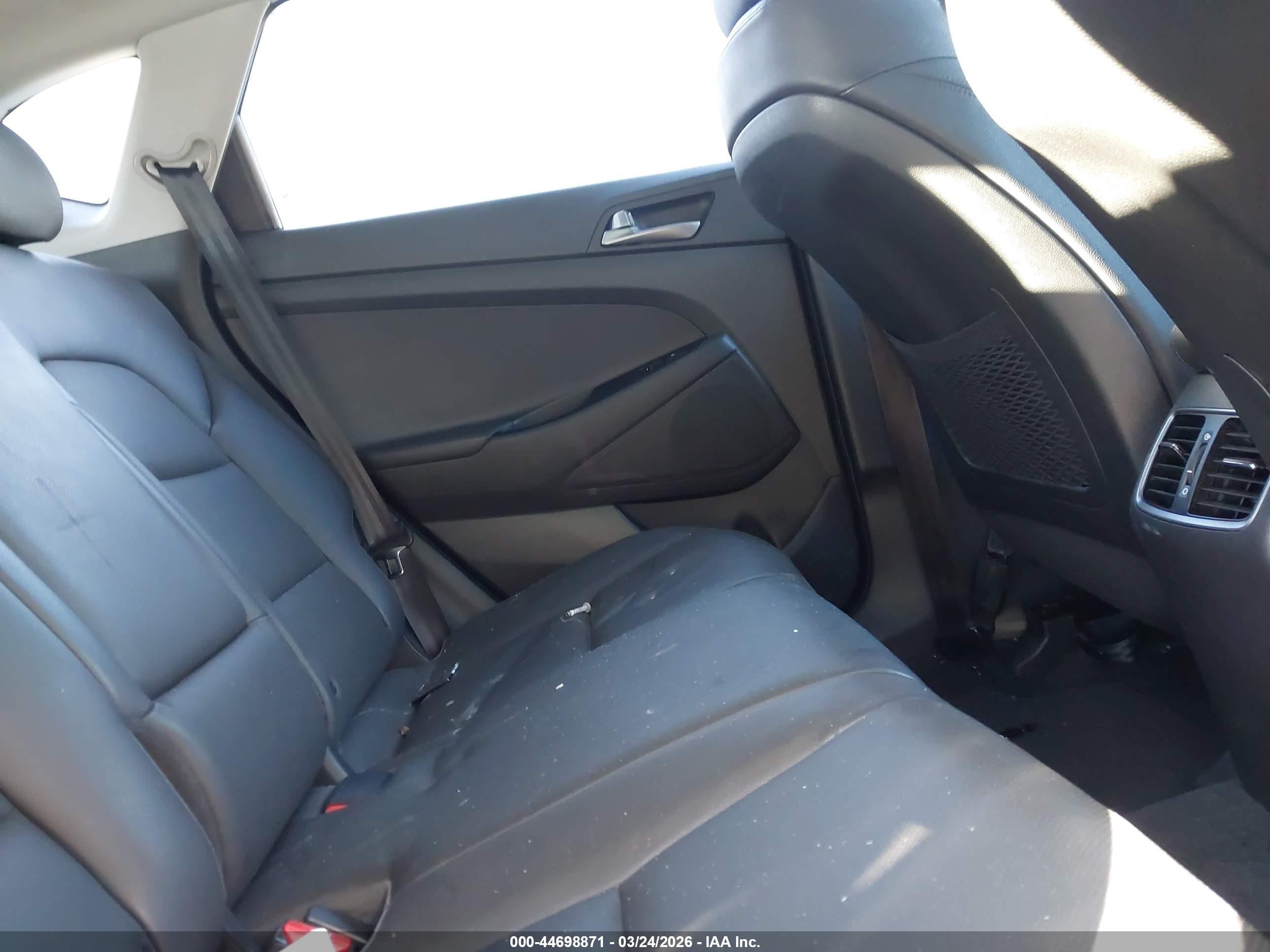 HYUNDAI TUCSON image 8