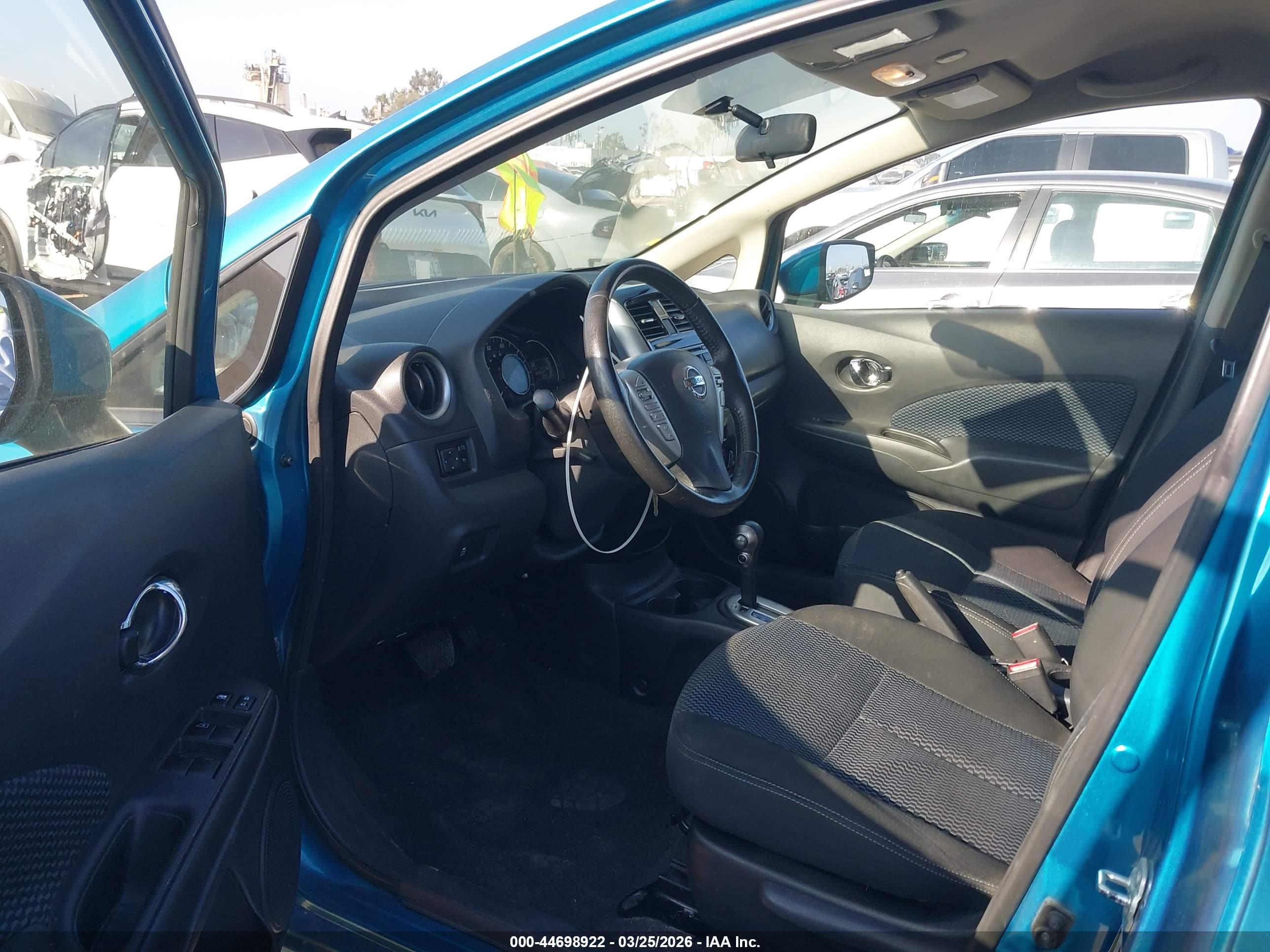 NISSAN VERSA image 5