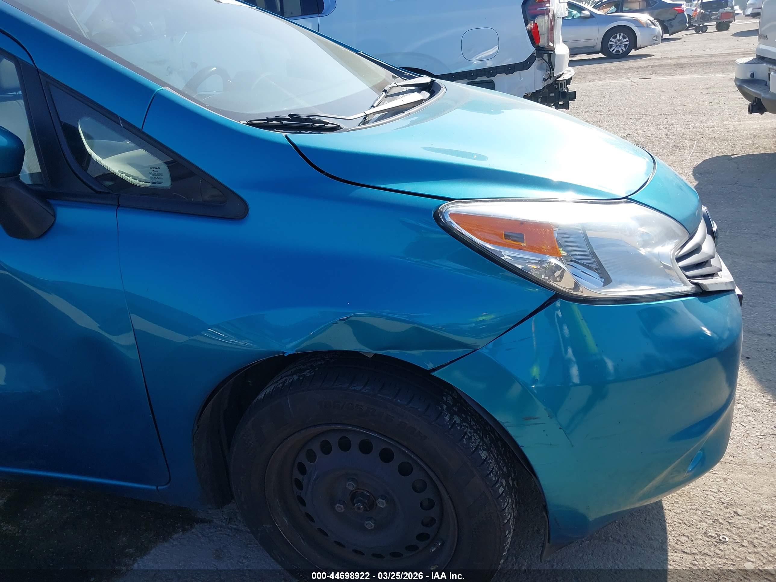 NISSAN VERSA image 6