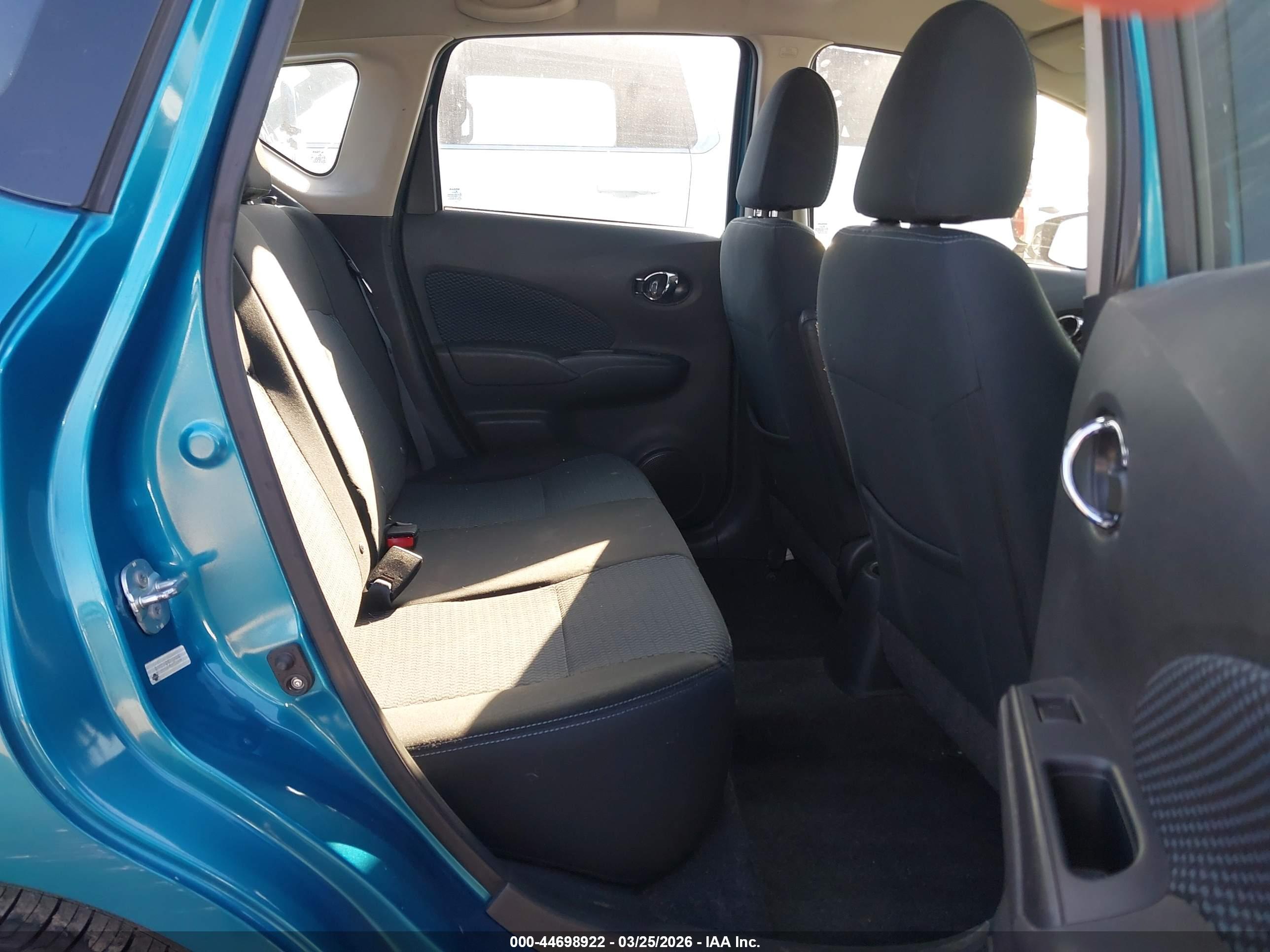 NISSAN VERSA image 8