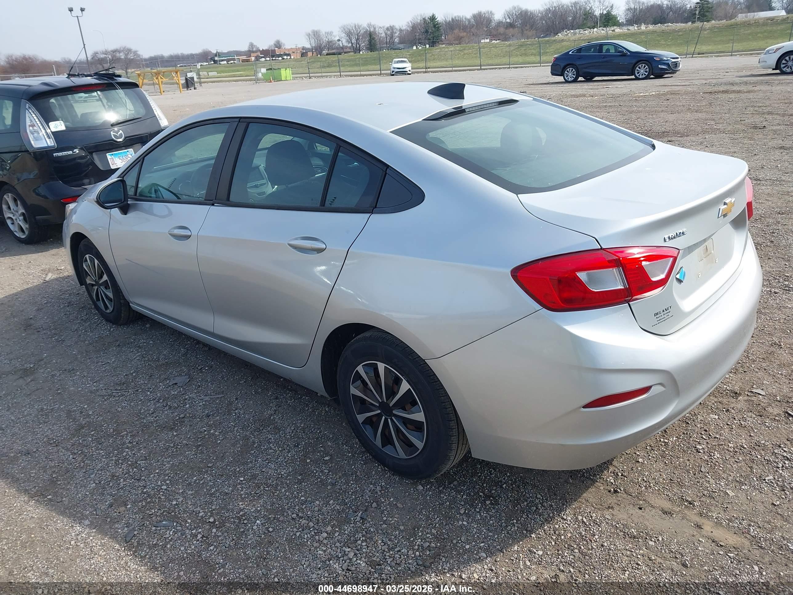 CHEVROLET CRUZE image 3