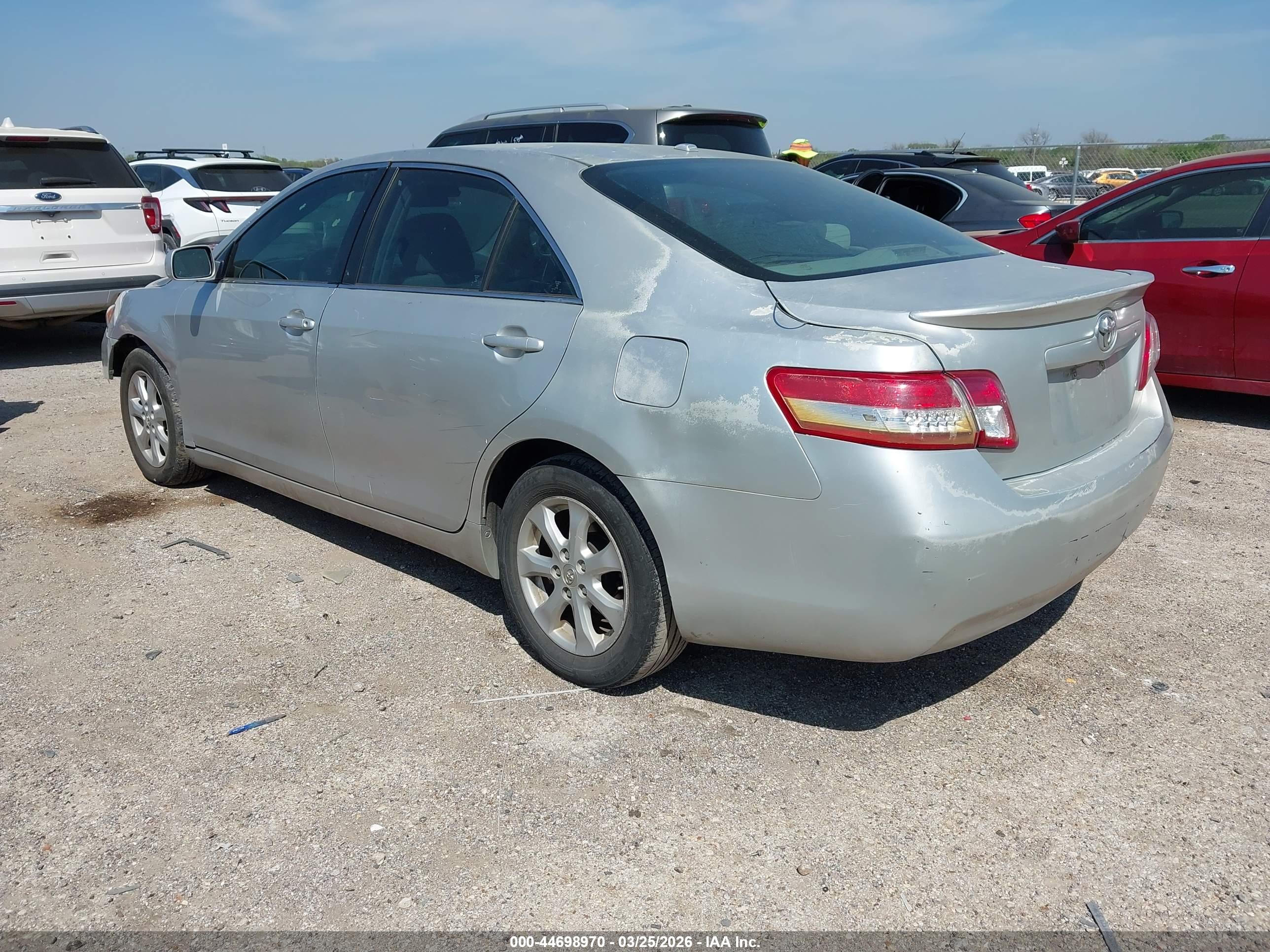 TOYOTA CAMRY image 3