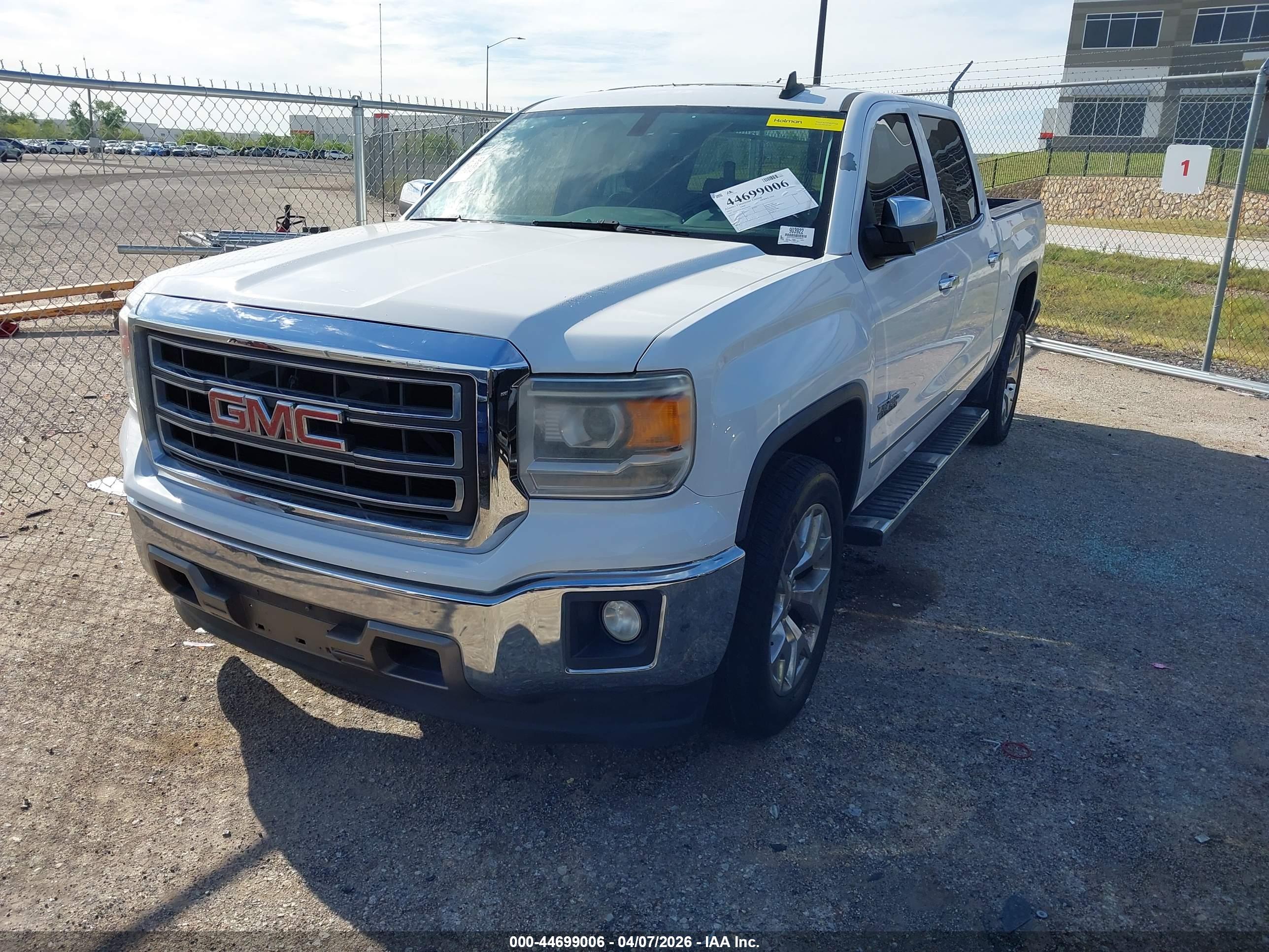 GMC SIERRA image 2