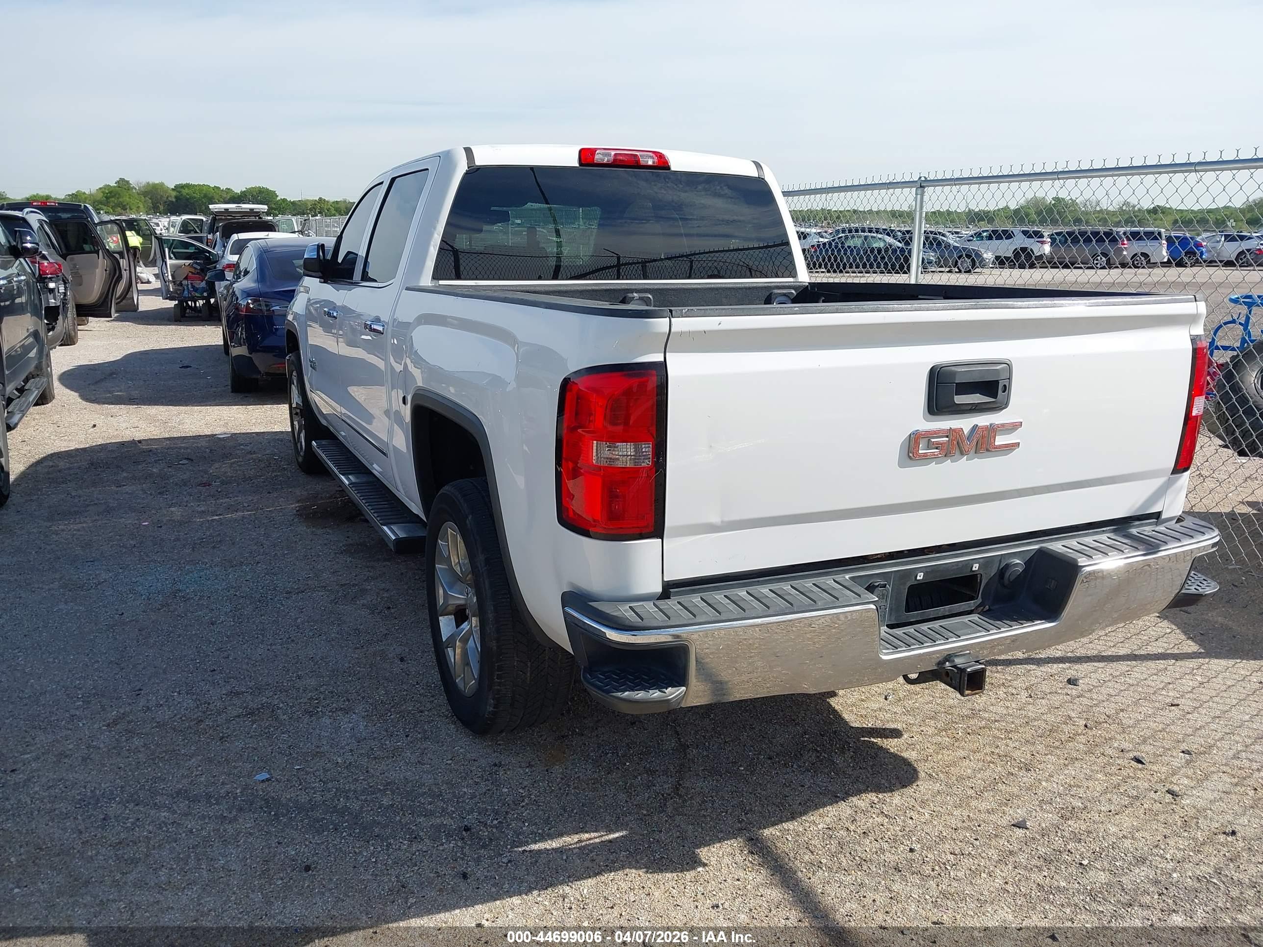GMC SIERRA image 3