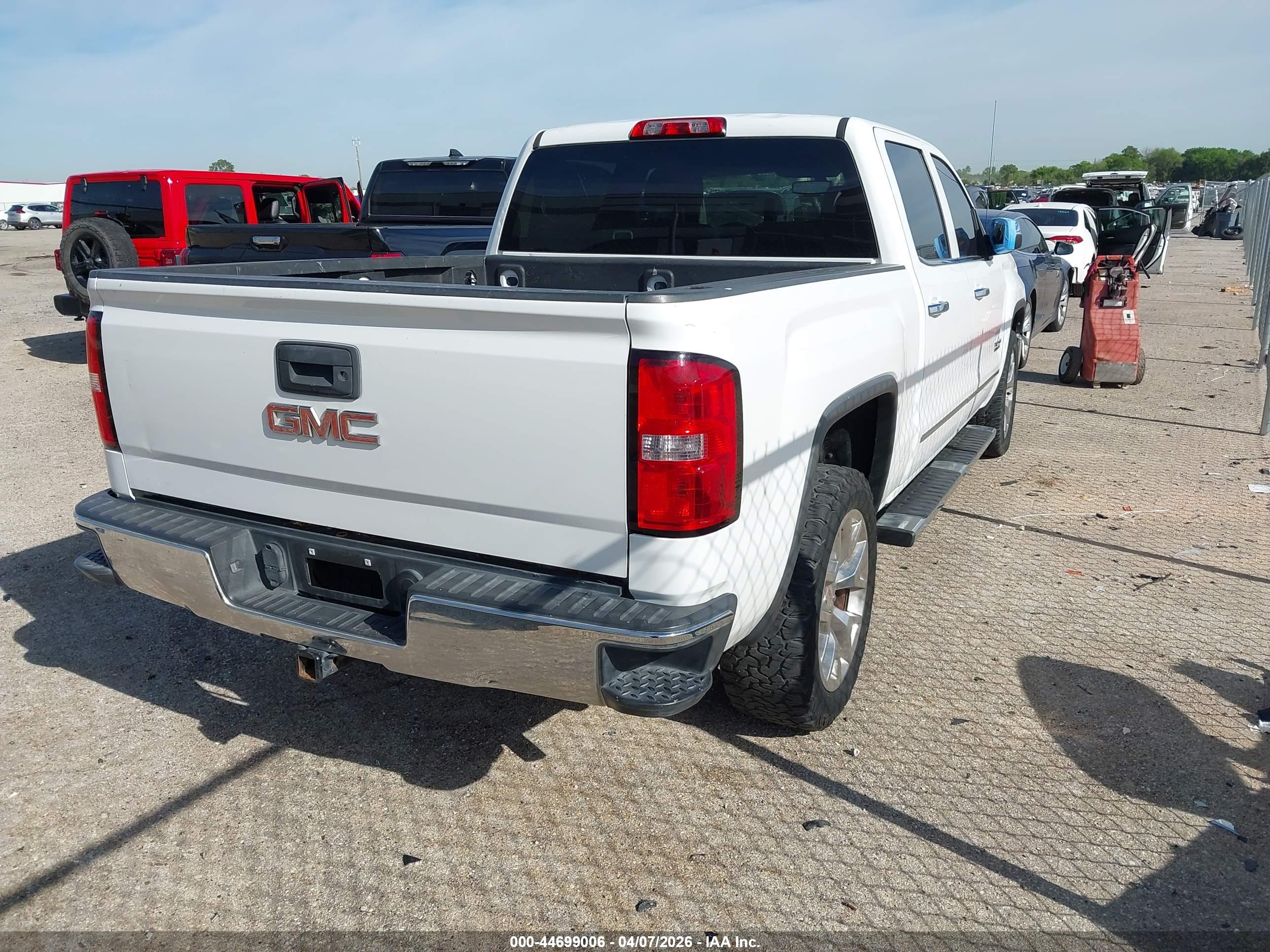GMC SIERRA image 4