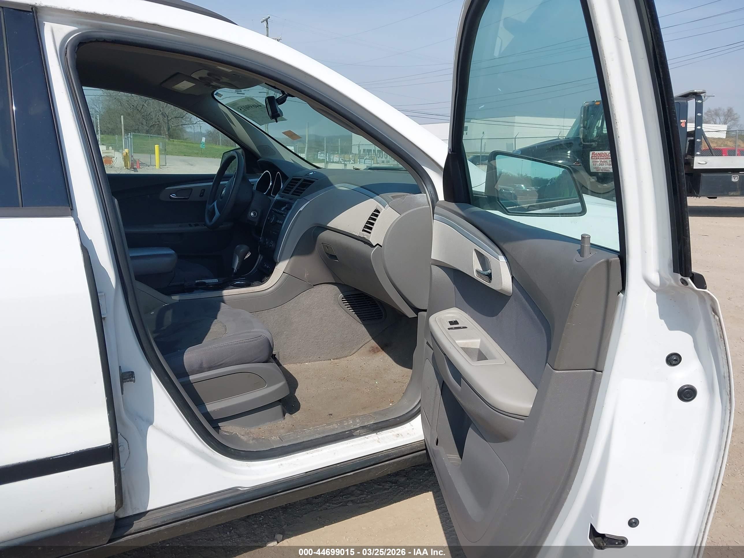 CHEVROLET TRAVERSE image 5