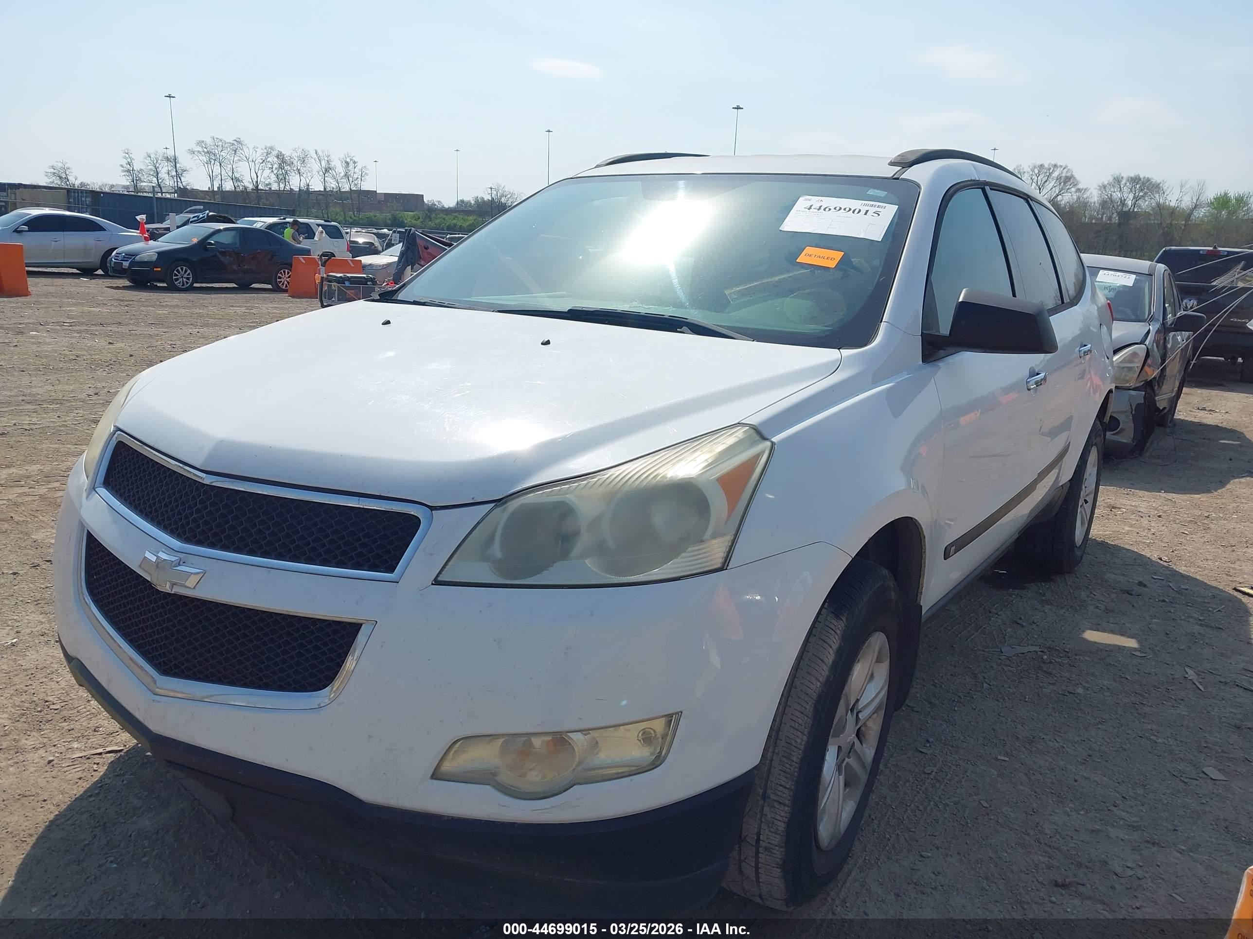 CHEVROLET TRAVERSE image 6