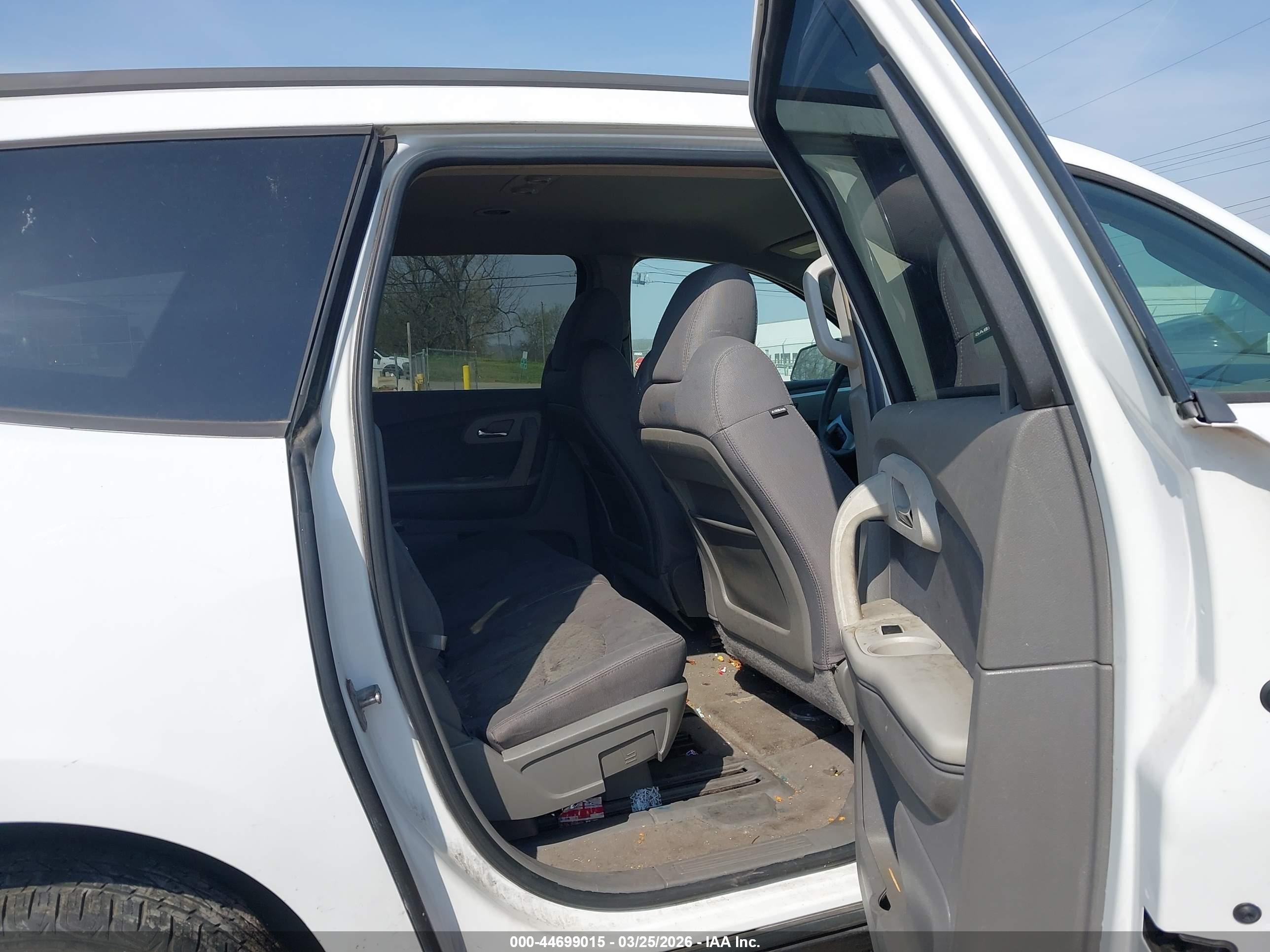 CHEVROLET TRAVERSE image 8