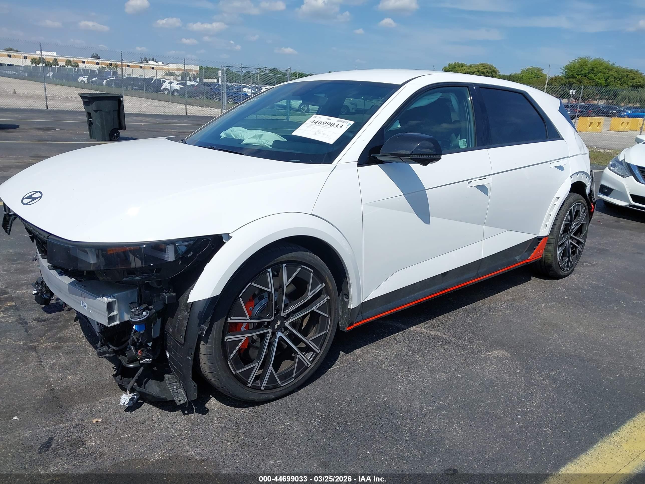 HYUNDAI IONIQ image 2