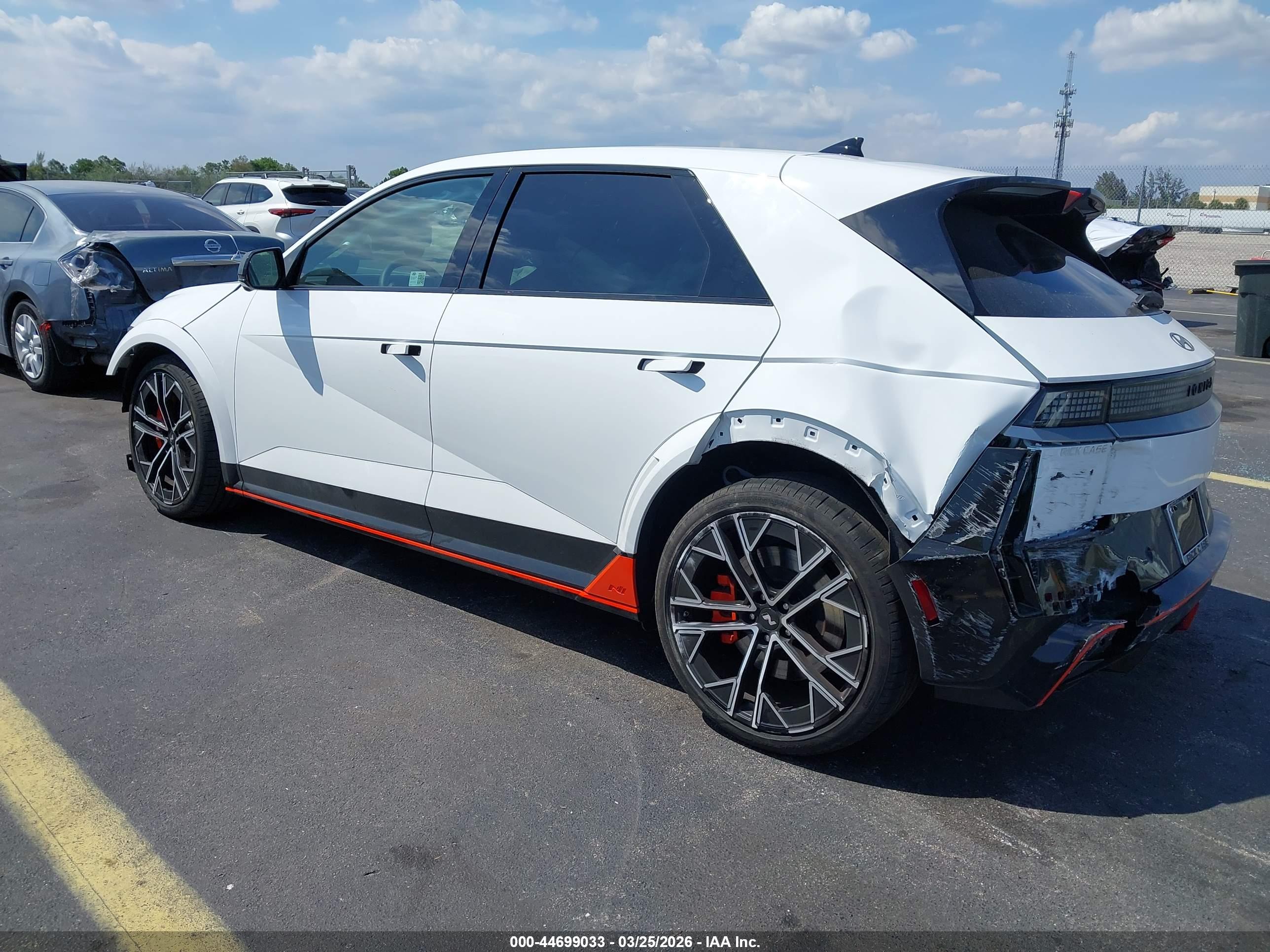 HYUNDAI IONIQ image 3