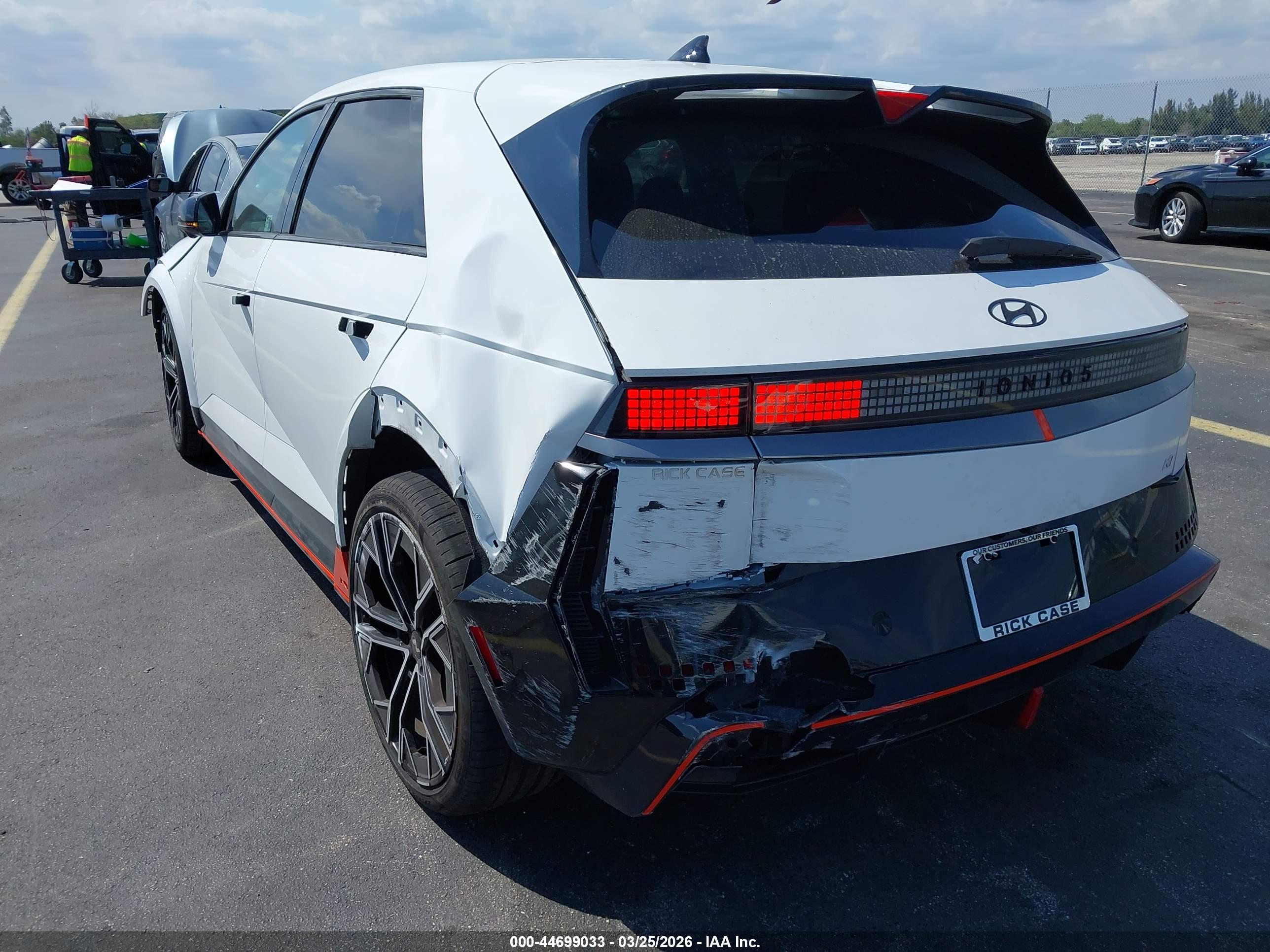 HYUNDAI IONIQ image 6