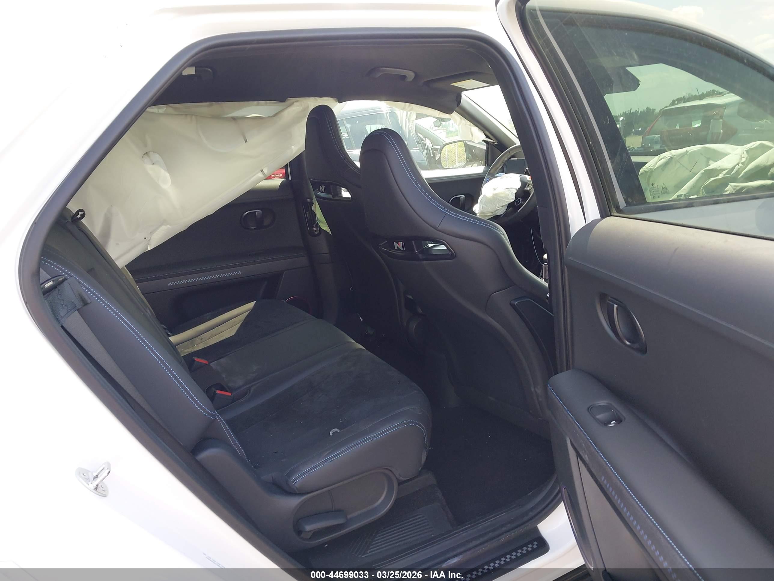HYUNDAI IONIQ image 8