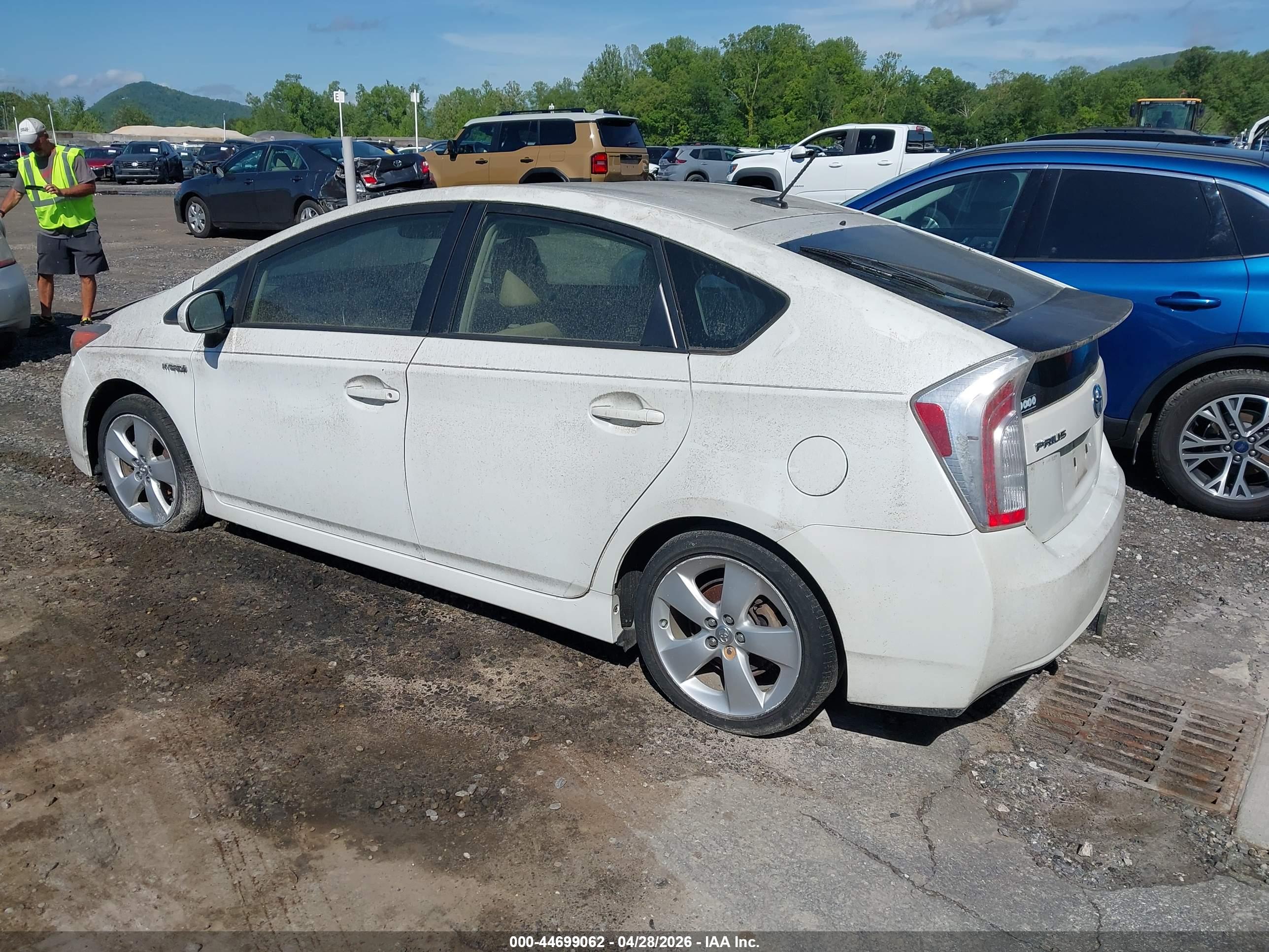 TOYOTA PRIUS image 3