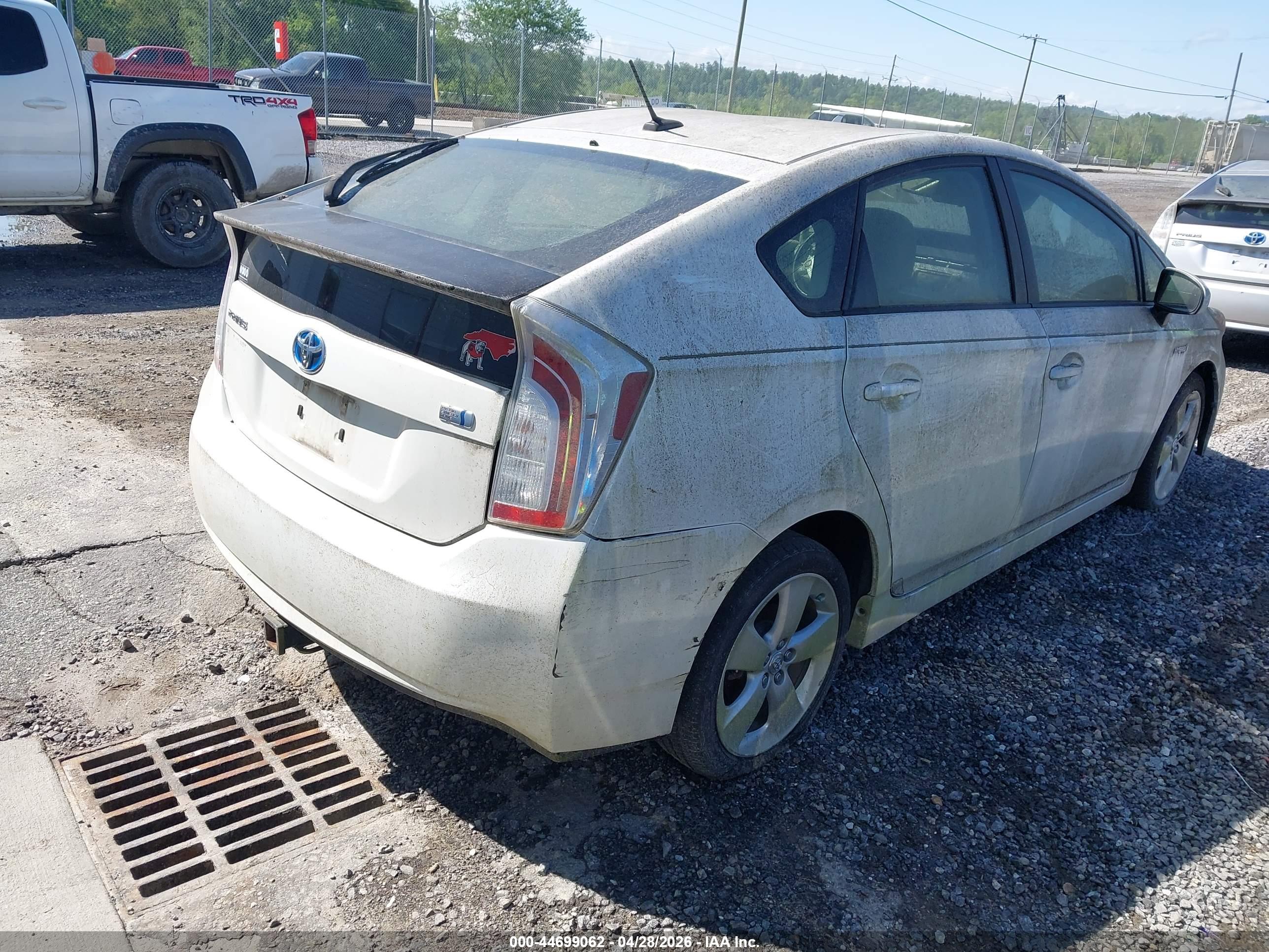 TOYOTA PRIUS image 4