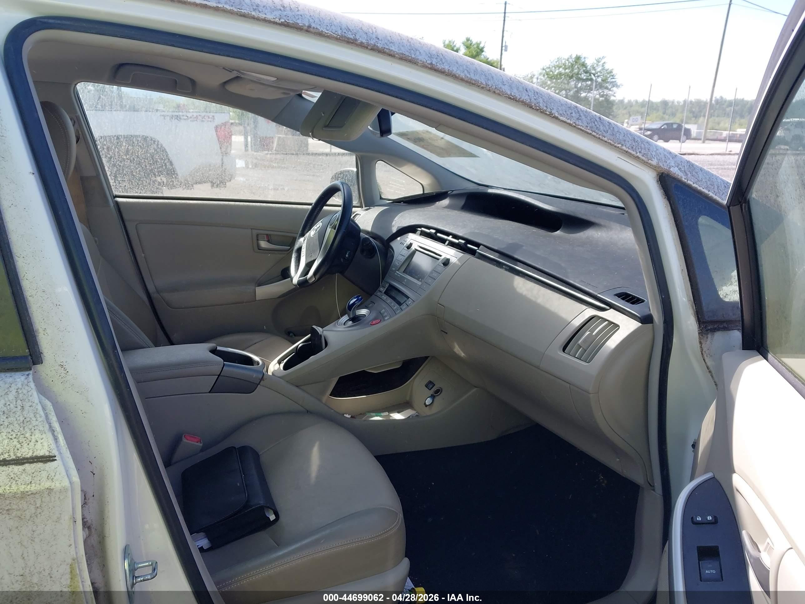 TOYOTA PRIUS image 5