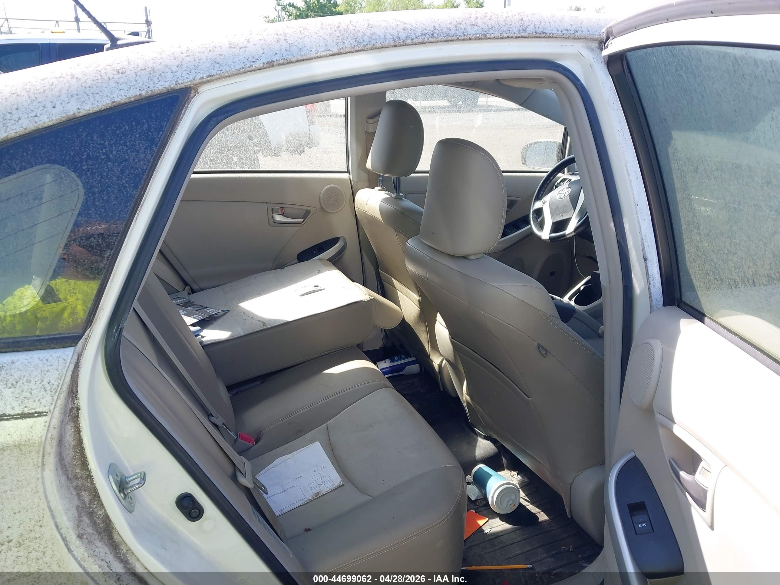 TOYOTA PRIUS image 8